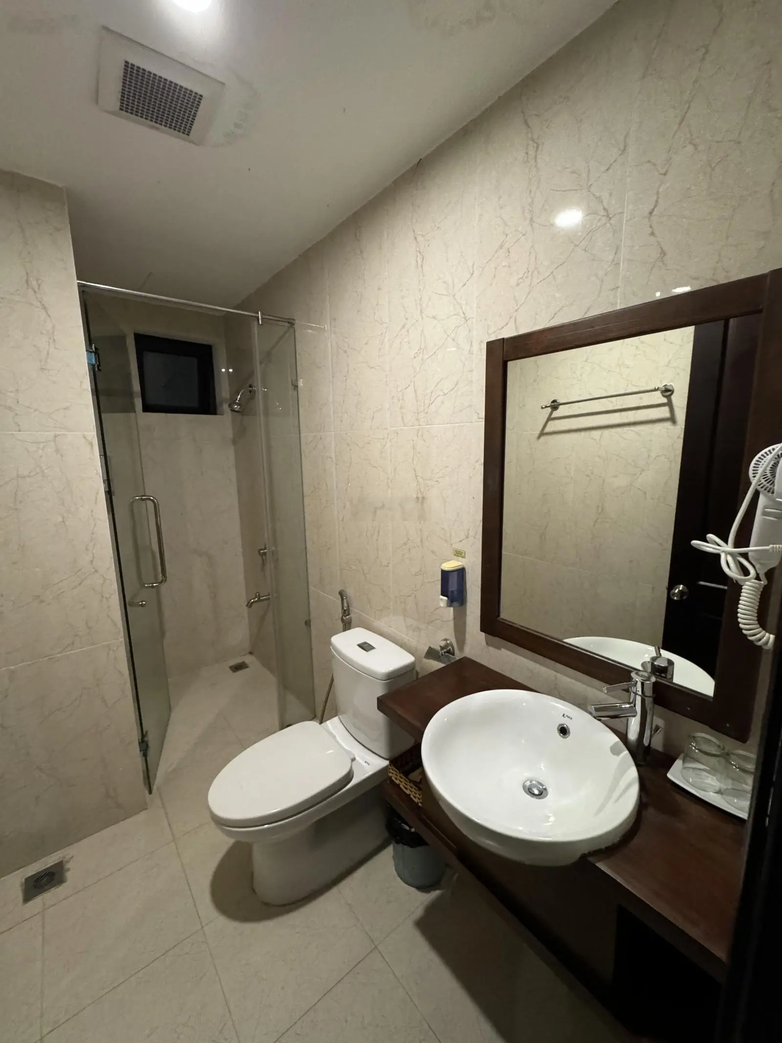 Khách sạn đối diện công viên Helio DT 112.5m2 - 6T 13p - dthu 2tỷ/năm - KV vip xem pháo hoa 26tỷ