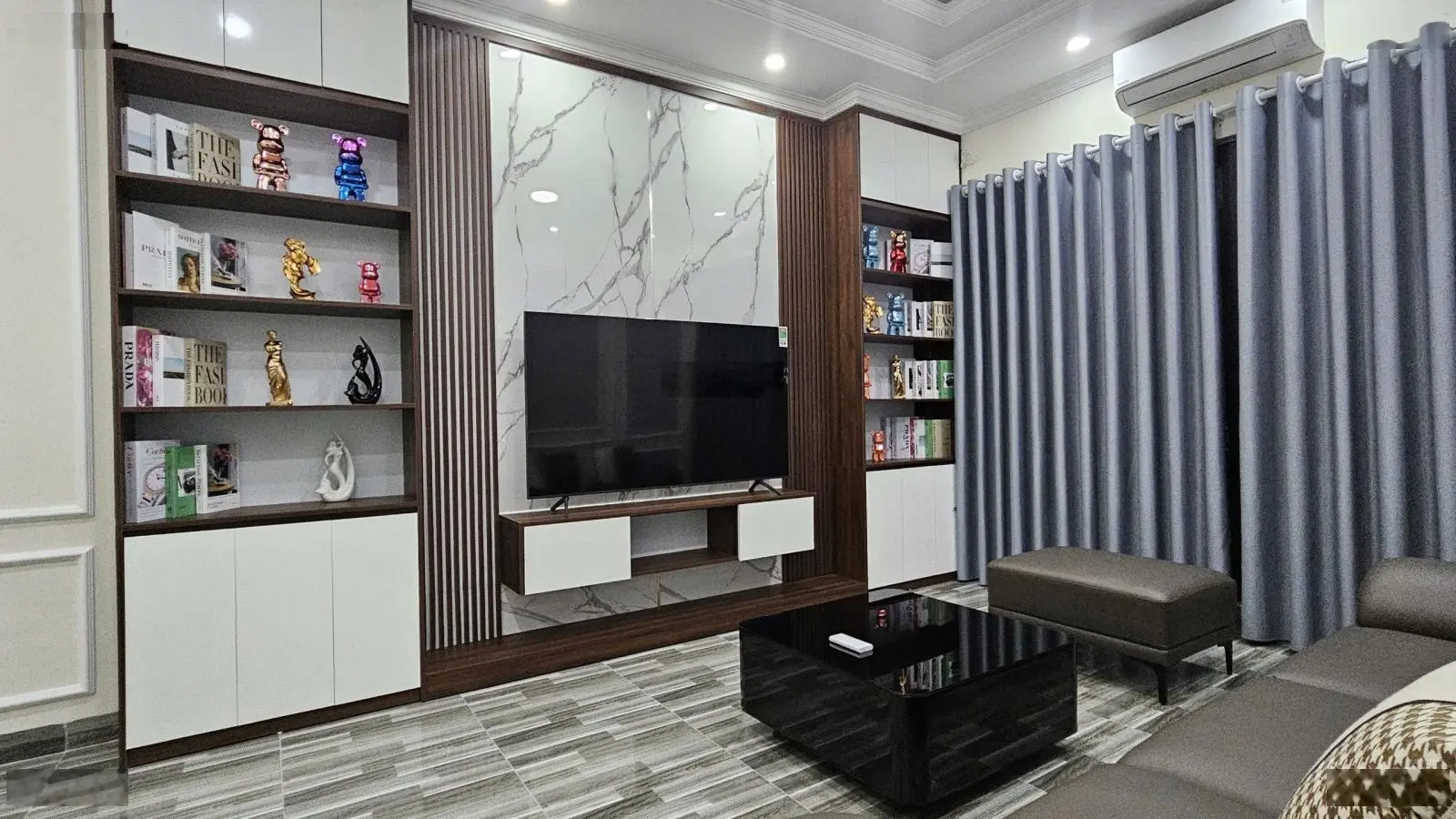 Nhà mới - 7 tầng thanh máy - full nội thất chuẩn 5* - ngõ thông - cách 20m ô tô tránh - dừng đỗ.