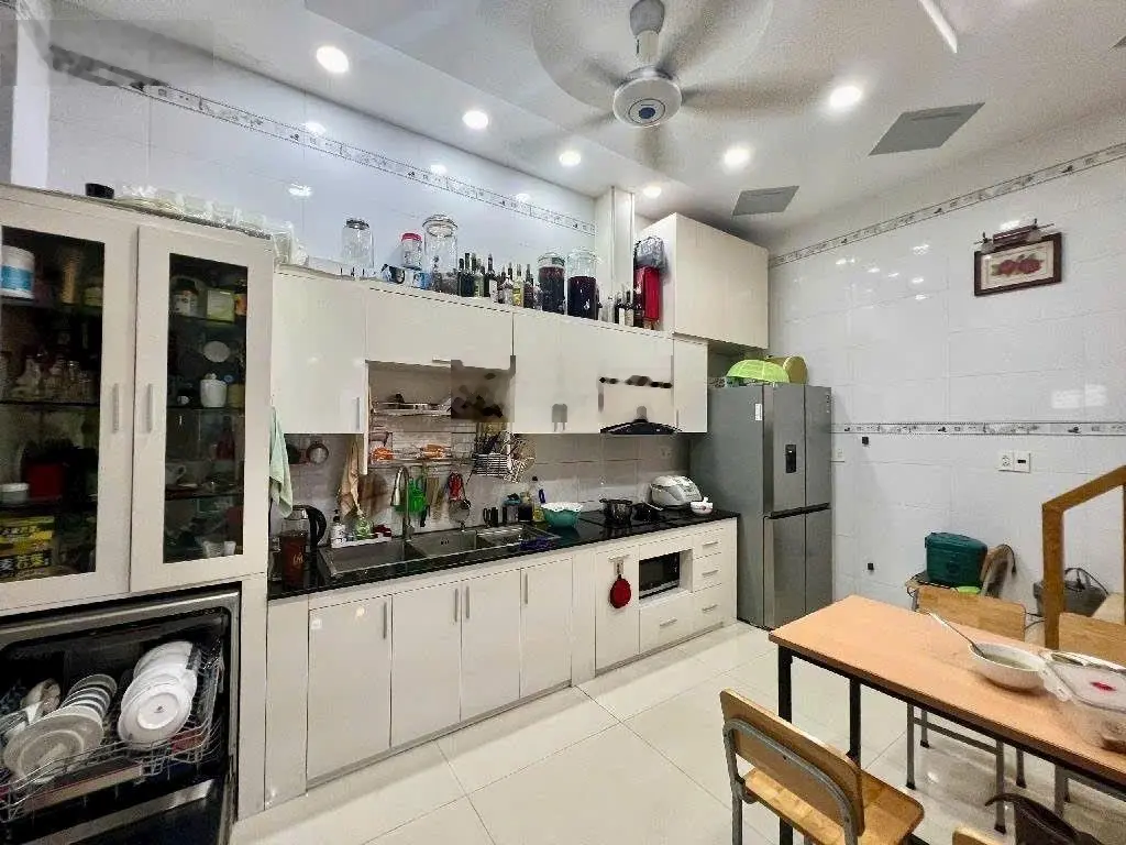 Chỉ 6,2 tỷ. Nhà 2 tầng, 64m2, ngang 5,3m. HXH 1/ Phạm Văn Đồng, Phường 3, Gò Vấp. Gần sân bay