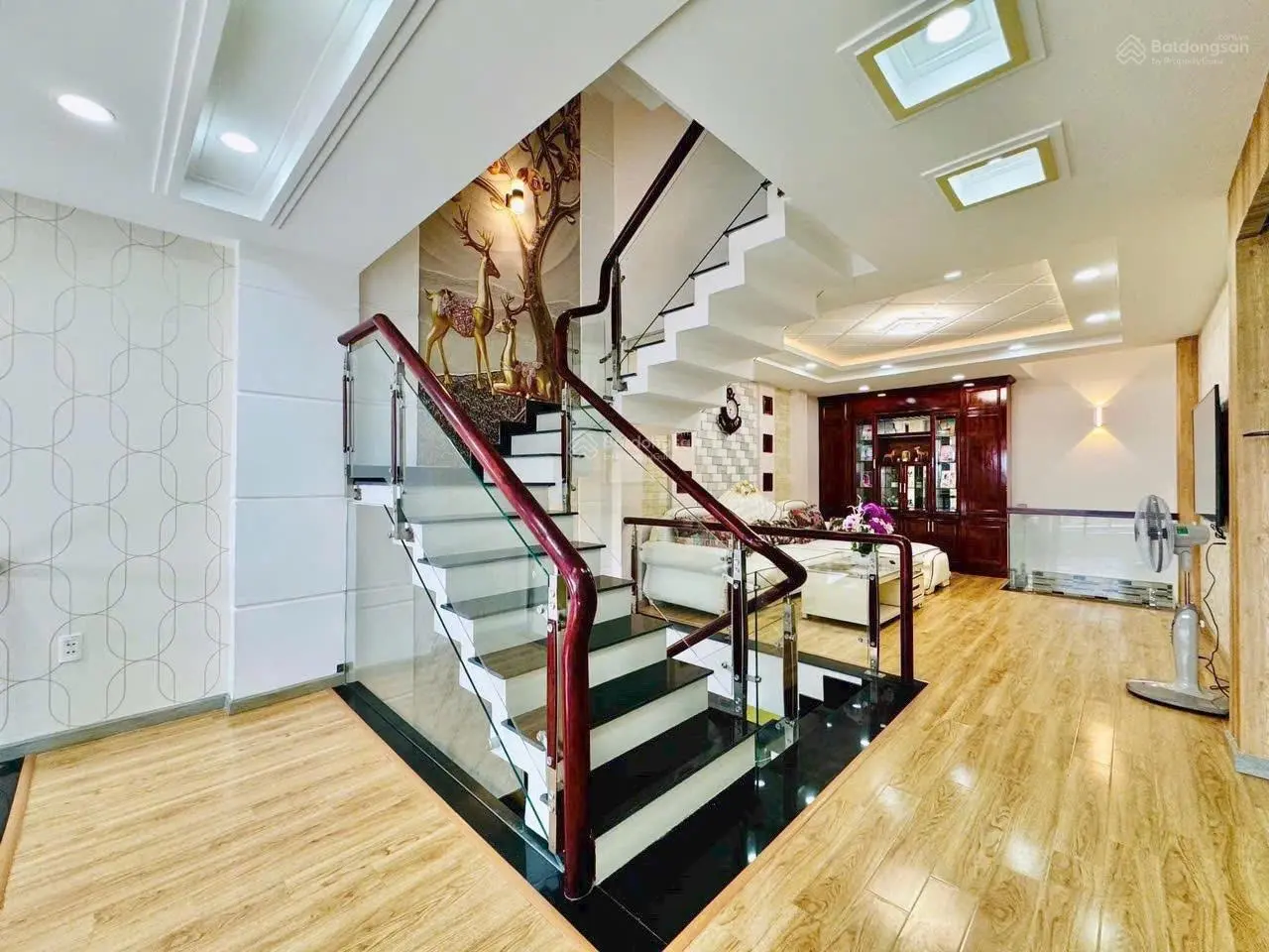 Siêu phẩm 78m2 Cộng Hòa, P. 4, Tân Bình. Hẻm 6m, xây 1 trệt 3 lầu. Giá 3 tỷ 050. Gần sân bay