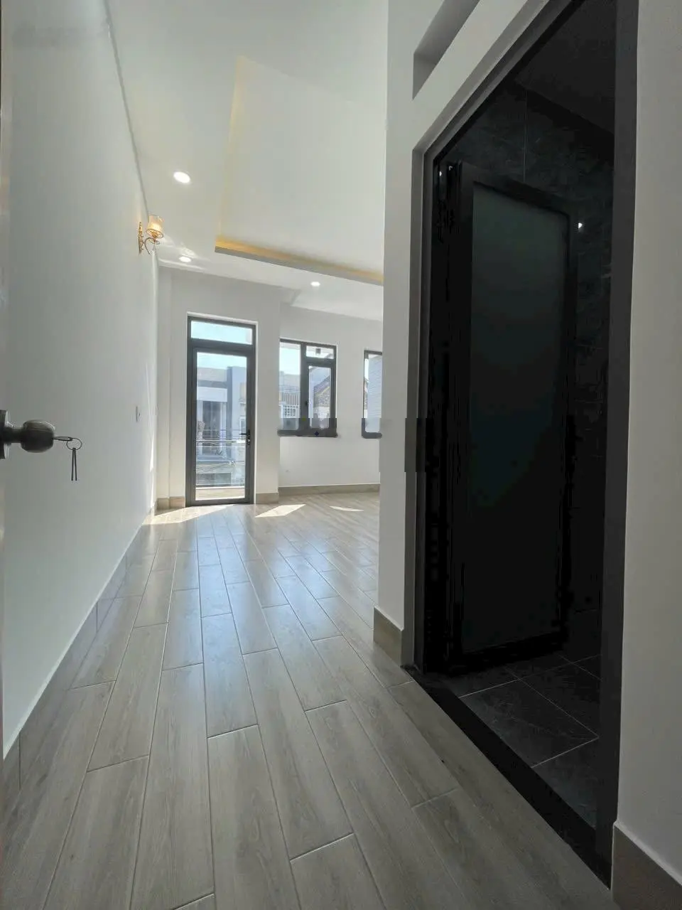 Nhà trệt - 2 lầu gần sân vận động Dĩ An. DT: 82.2m2. Đường nhựa 5m thông. 3 pn - 4 wc giá 4.5 tỷ TL