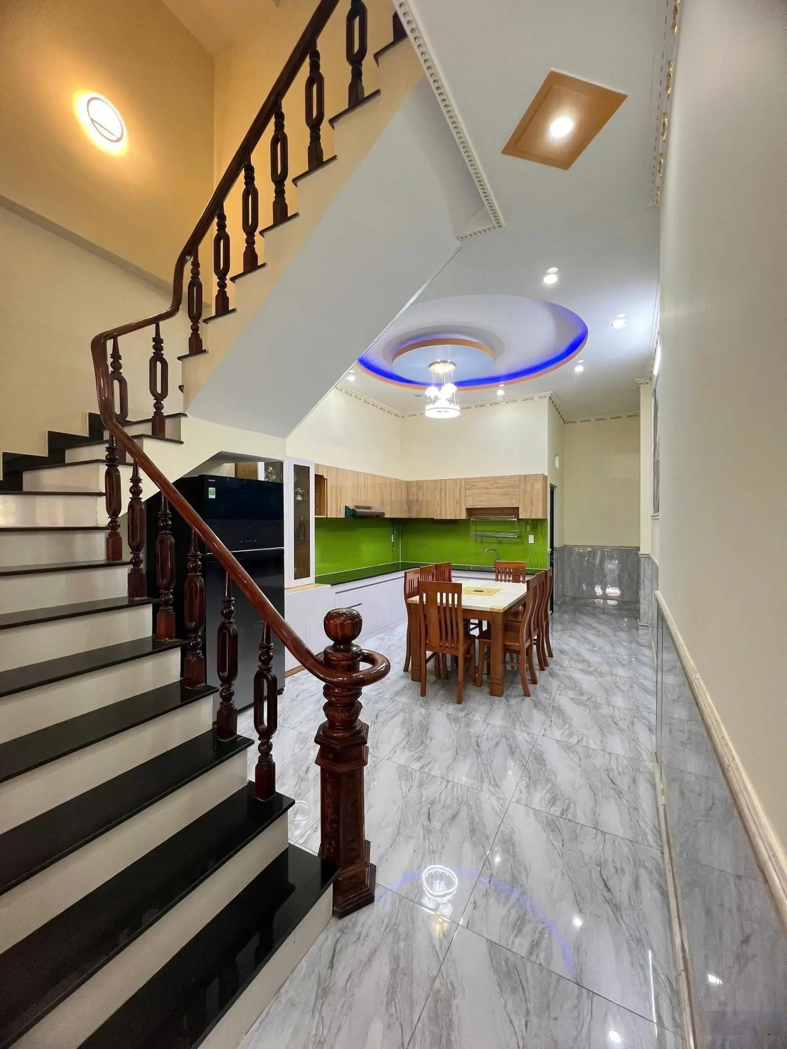 Bán gấp nhà mới xây siêu đẹp giá 4,5 tỷ gần ngã 4 chiêu liêu