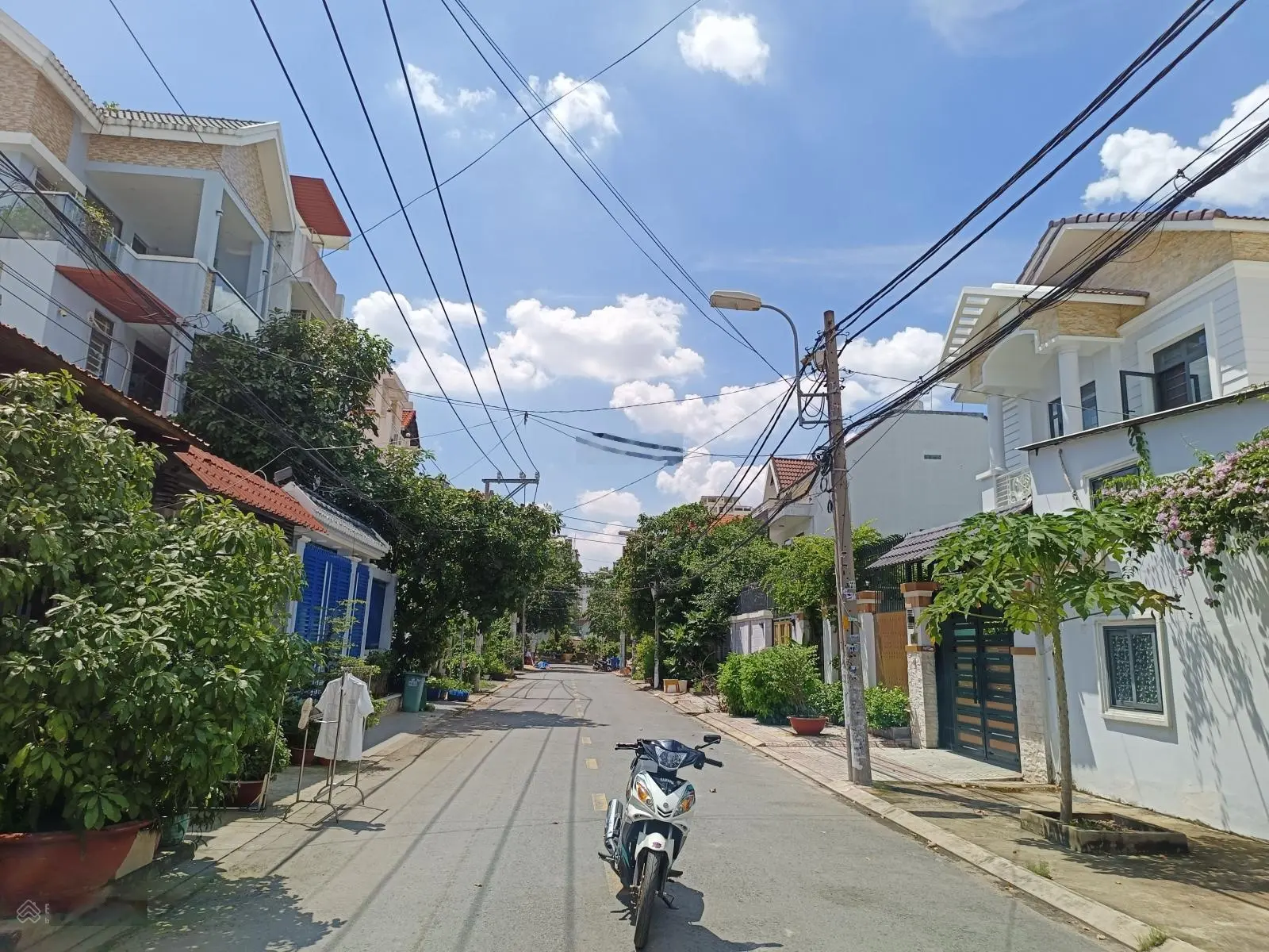 Biệt Thự Phố Lô Góc 30m ra sông Sài Gòn phía GiGAMAILL Khu Biệt Thự đường số. 25