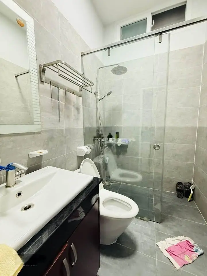 3,5 tỷ còn 3,3 tỷ. Nhà hẻm 6m gần chợ Trần Hữu Trang, Phú Nhuận. Xây 1 trệt 2 lầu, 4 phòng ngủ. SHR