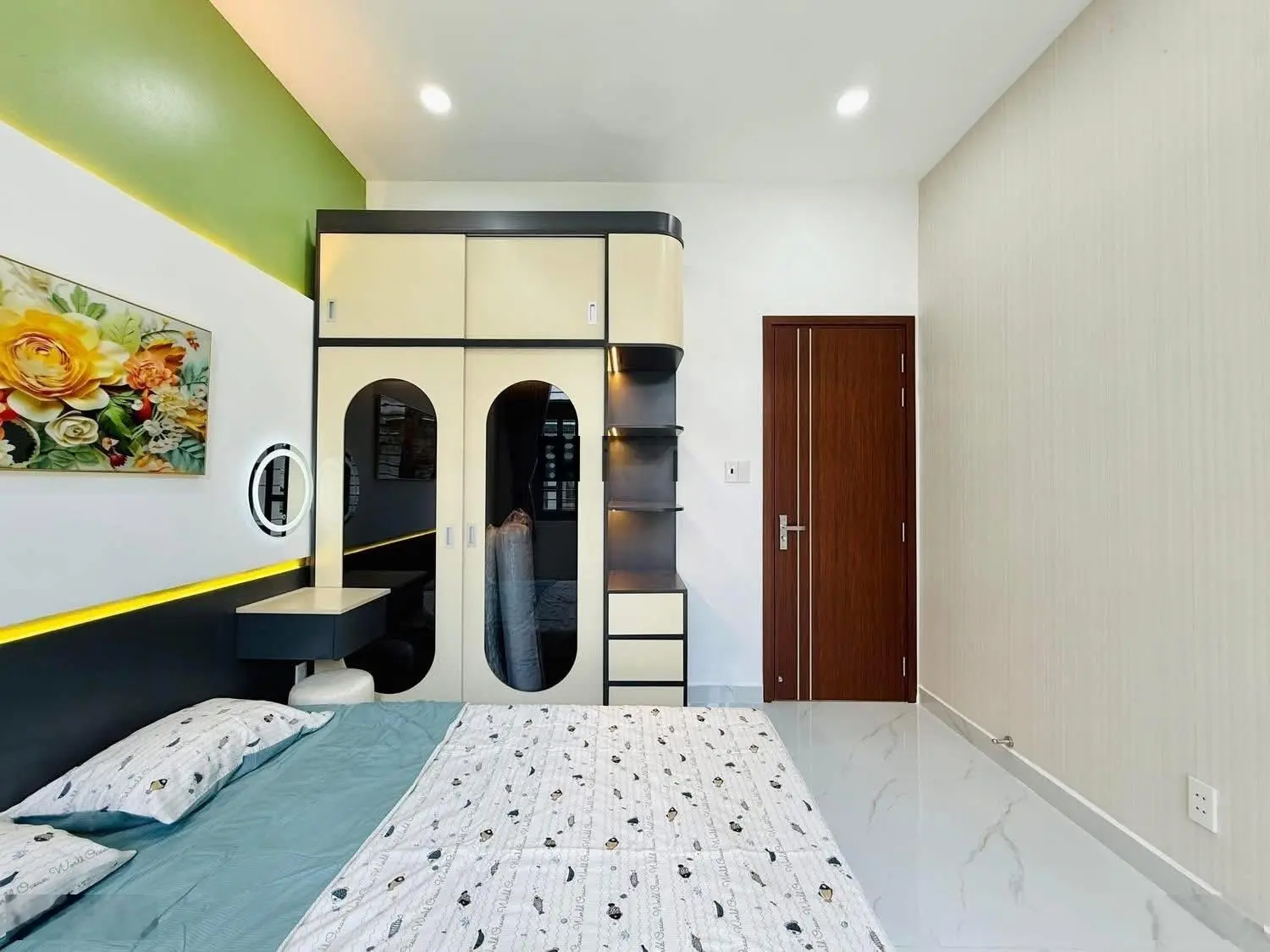 Nhà phố hiện đại tại Phan Đăng Lưu, Phường 7, Phú Nhuận với giá chỉ 3 tỷ 8 thương lượng.