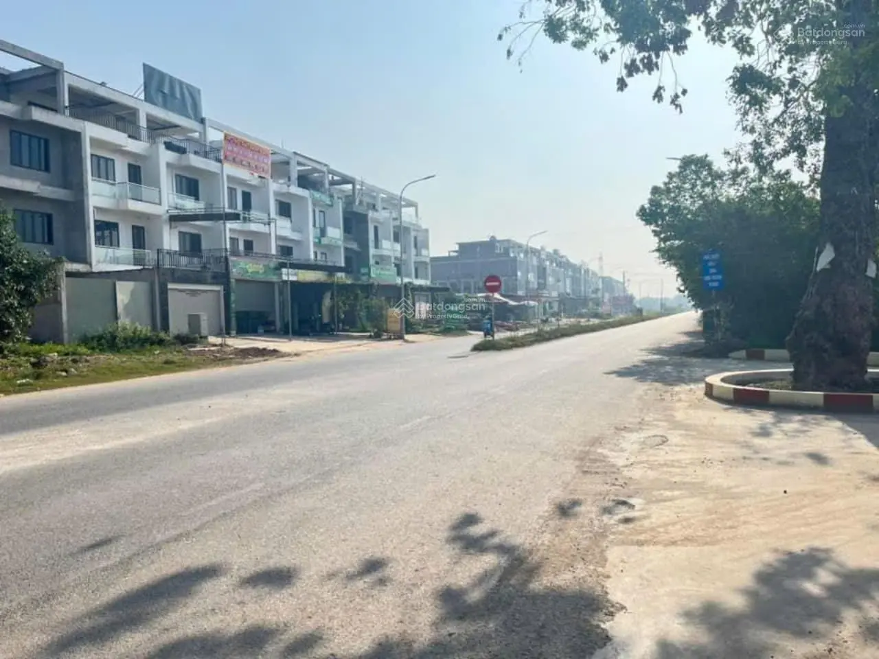 Trên 3 tỷ có ngay lô đất đấu giá gần vành đai 4. Đường + vỉa hè khoảng 12m. Giá êm ái