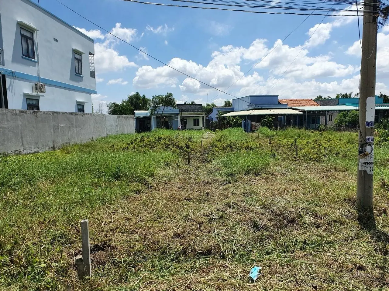 Chủ cần bán lô đất thổ cư hai mặt tiền đường, diện tích 200m2, gần Quốc Lộ 50 giá rẻ, SHR