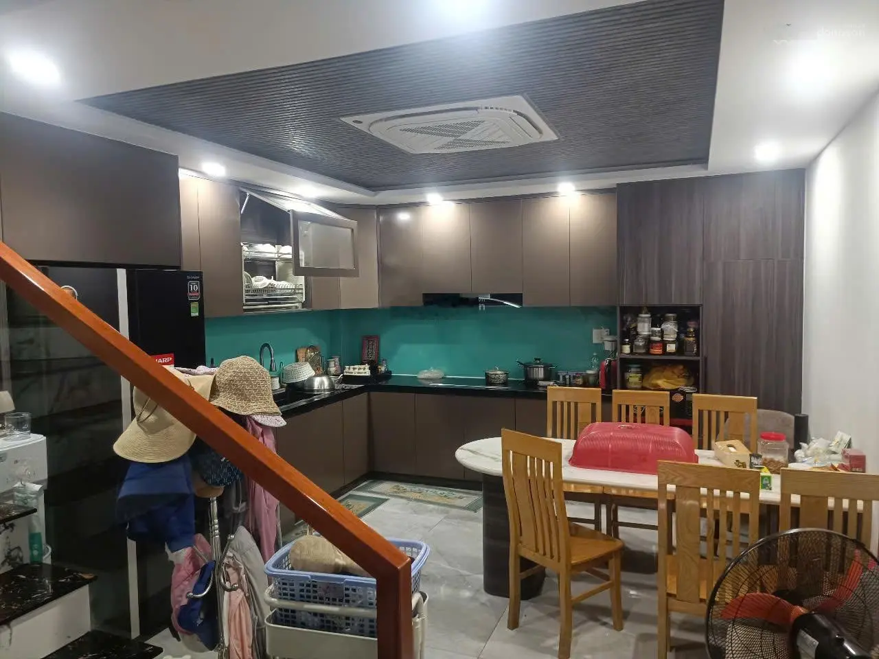 Bán nhà hẻm xe tải-4,2m x 17m-1 trệt+1 lững+3 lầu+sân thượng trước sau-dương quảng hàm p6 gò vấp