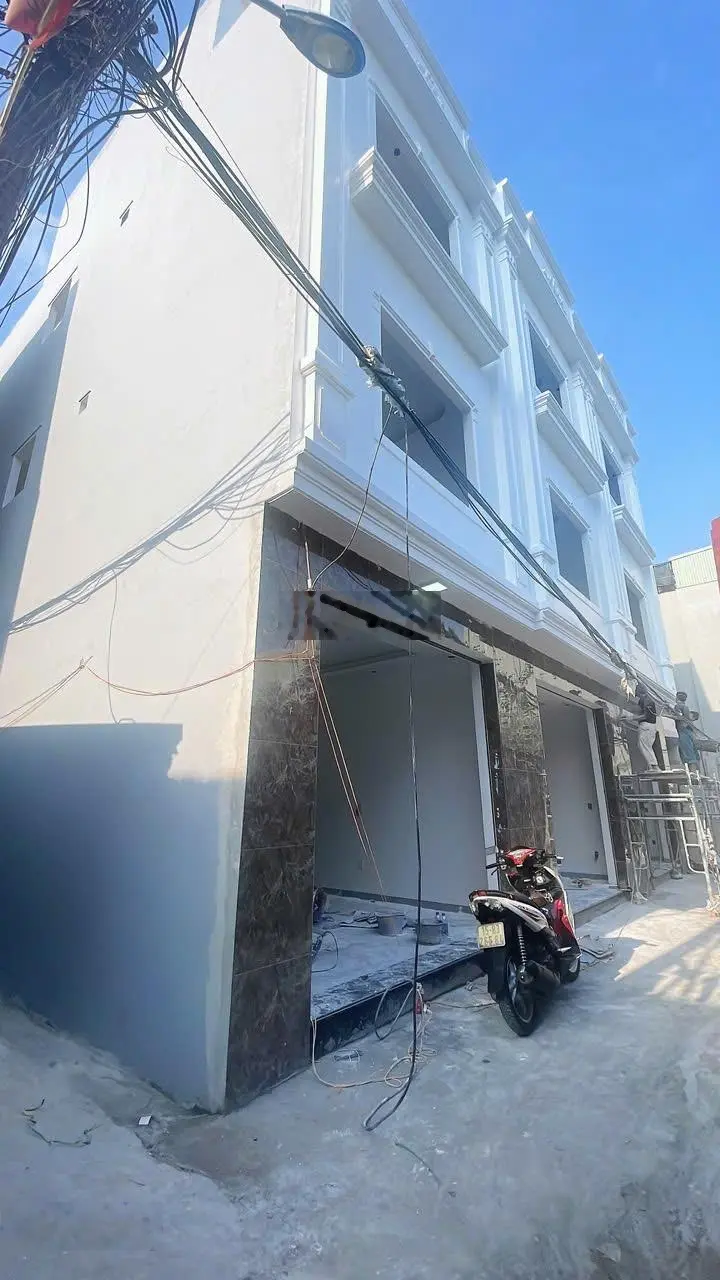 Dãy nhà 4 tầng lô góc độc lập khung cột riêng tại Thiên Lôi - Aeon