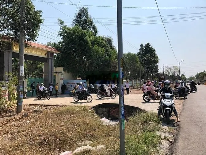 Bán lỗ lô đất thổ cư 1003m2 nằm ngay thị xã, QL13, cạnh KCN giá 195tr