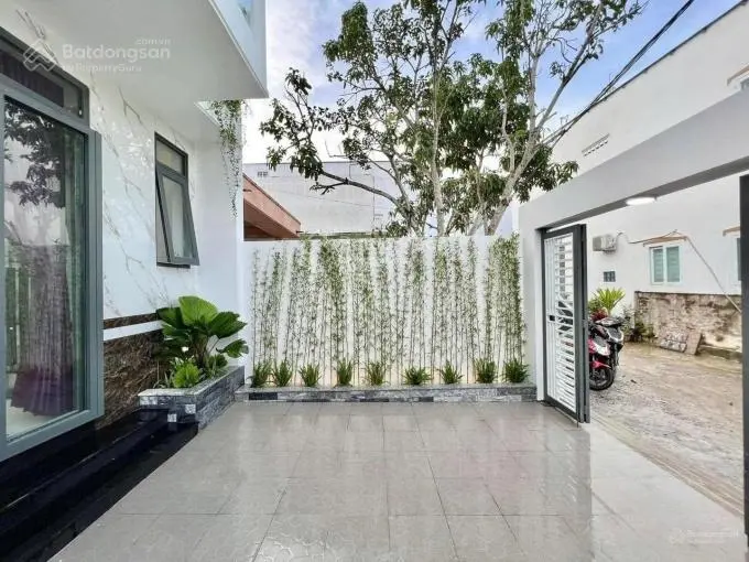 Bán nhà đẹp Giá 4Tỷ150 ngay Đinh Đức Thiện, xã Bình Chánh, Bình Chánh, sổ riêng, đường 13m.