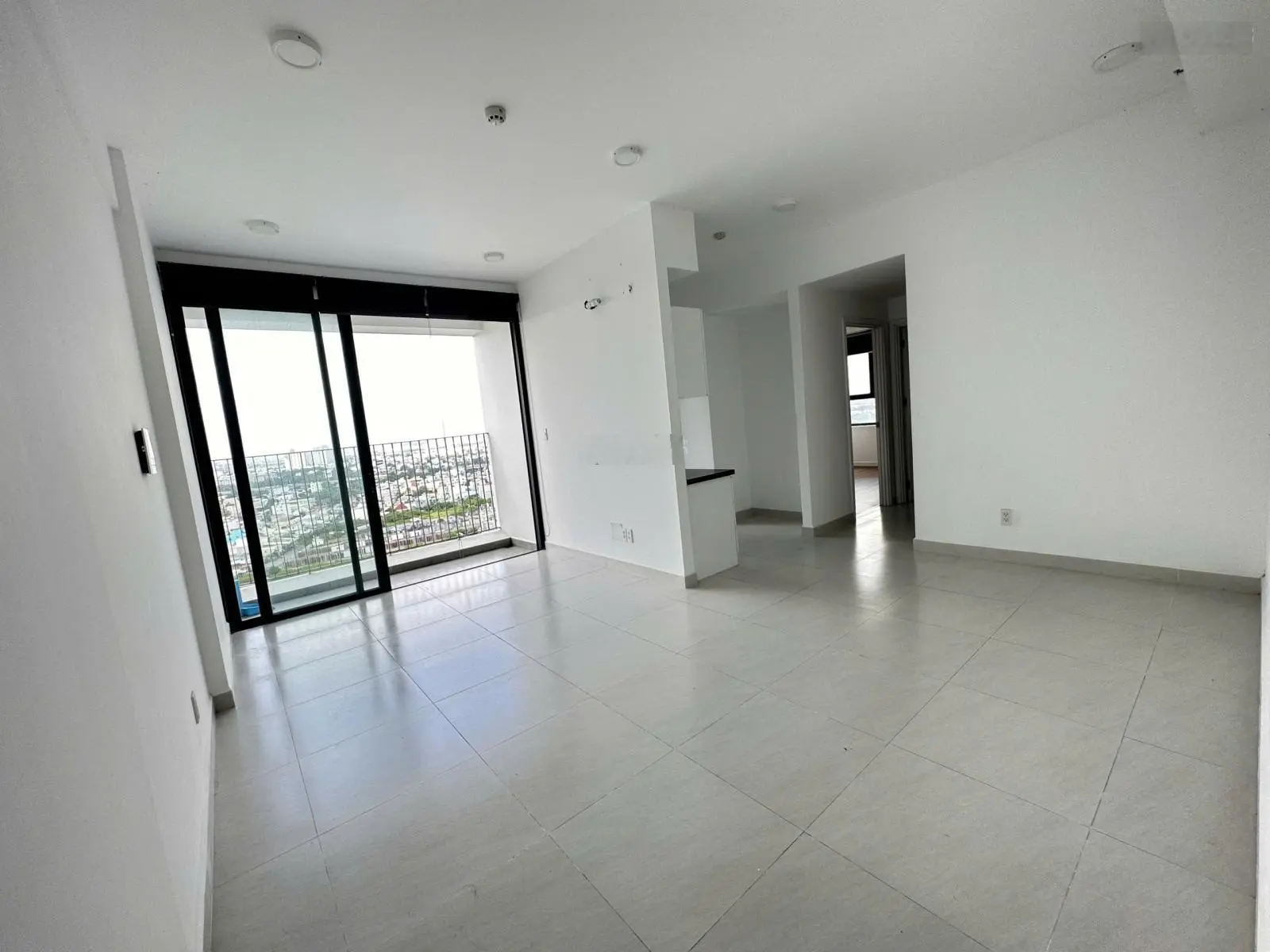 Định cư nước ngoài,bán gấp căn Ricca Q9 sát Q2 2PN,2WC 70m2 view sông-đông nam giá 2tỷ4-đã có sổ