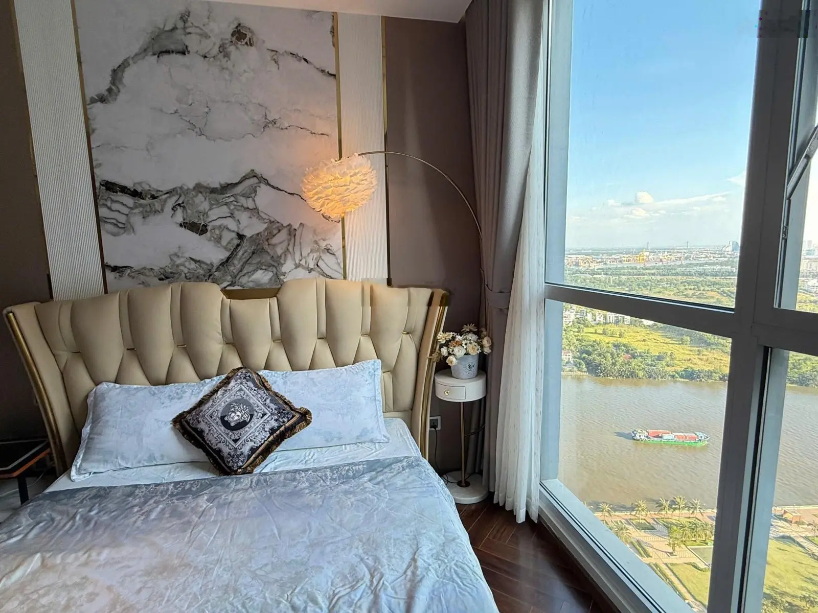 Bán gấp siêu phẩm 3PN Vinhomes Central Park, view sông, full nội thất luxury sang chảnh