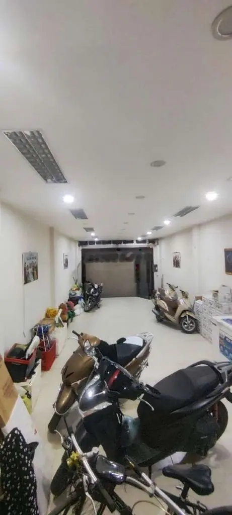 Nhà phân lô Lai Xa cách ql 32 chỉ 100m, dt 68m, 5 tầng, đường 11m, vh