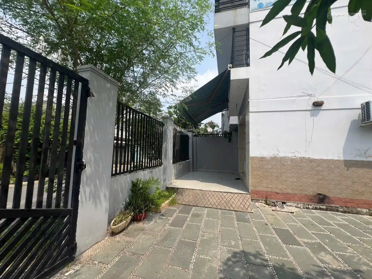 Biệt thự góc 2 mặt tiền view sông đối diện công viên. DT: 209m2(13x20m). Giá 17.2 tỷ có thương lươg