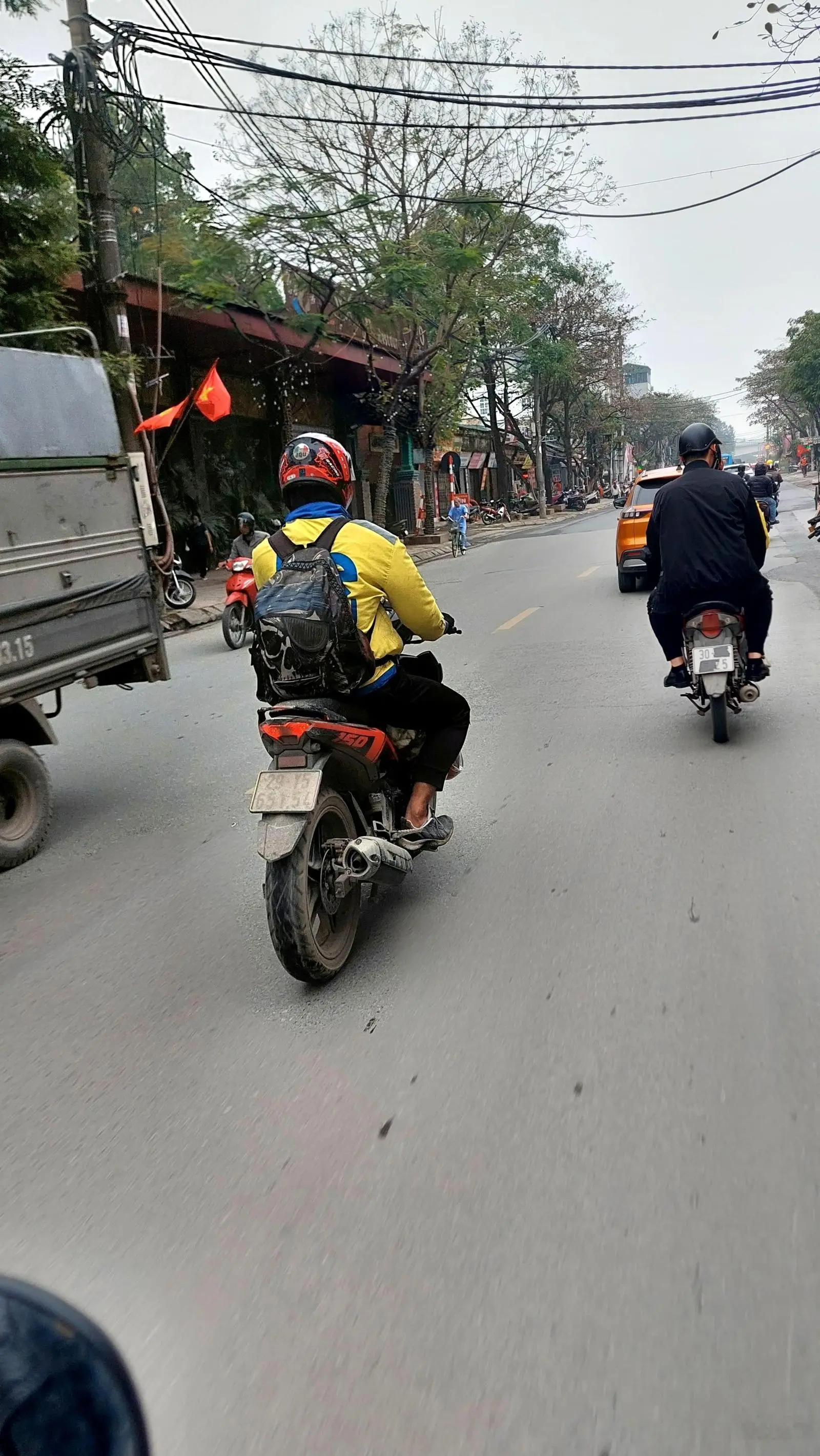 4 Tỷ, 35 m2, 4 tầng, Full nội thất hiện đại, lô góc, ô tô đỗ cửa