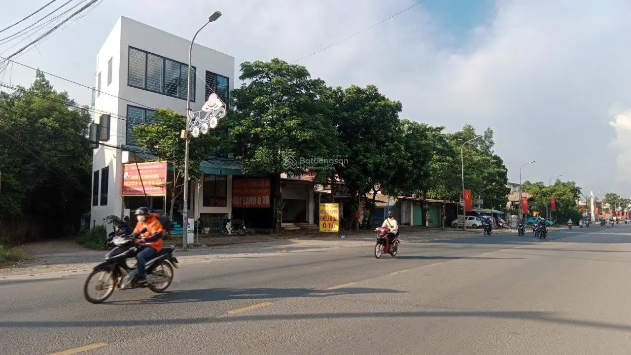 Cần bán lô góc 2 mặt tiền sẵn nhà 3 tầng bám Quốc lộ 6 TT Lương Sơn, giá 12 tỷ