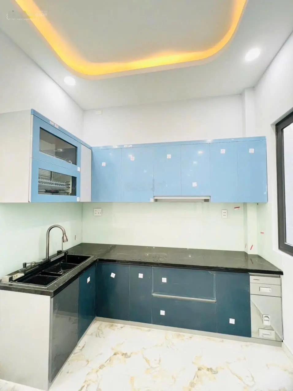 Bán nhà đẹp 1 trệt 2 lầu ngay sát Vinhome Quận 9, Cách Vinhome 200m. Sổ hồng riêng