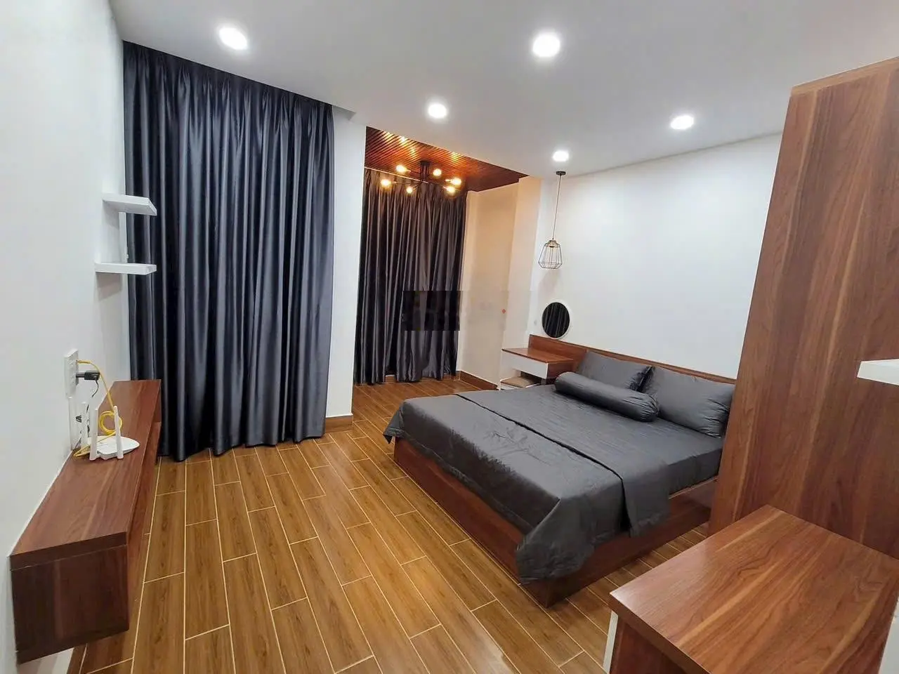 Bán nhà 4 tầng 4m*20m HĐT 60 tr/th mặt tiền giáp Quận 1 ngay Phan Xích Long P3 Bình Thạnh 27 tỷ TL