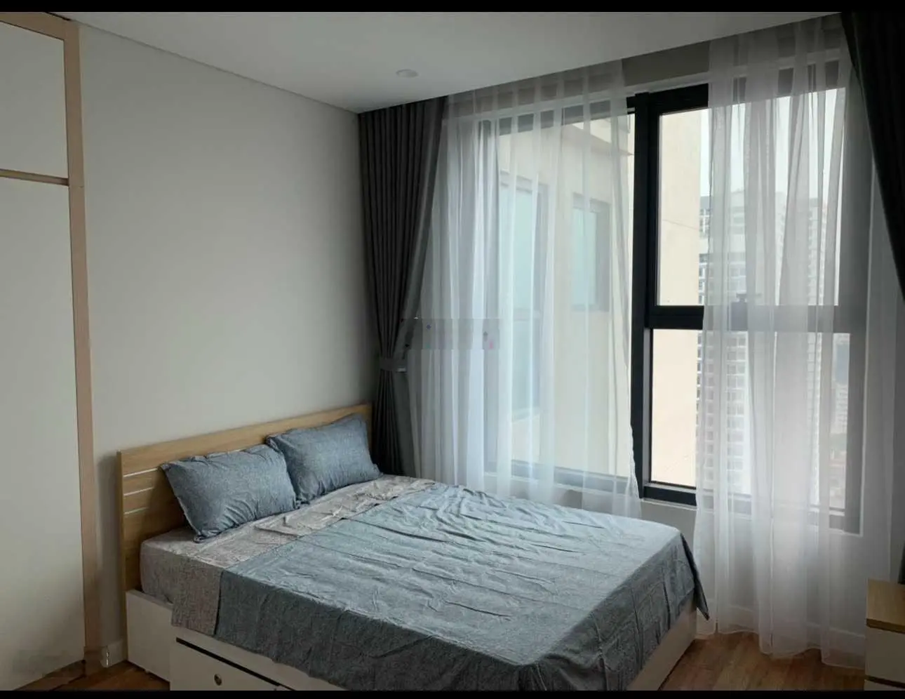 Chính chủ bán căn hộ 3PN căn góc 86m2 tầng Trung full nội thất có sổ đỏ lâu dài sãn sàng mua bán