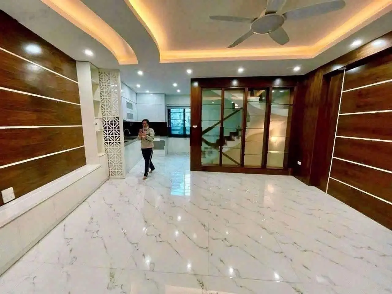 Đây rồi! Bán nhà ngõ 28 Xuân La - 45m2 - 6 tầng - gara ô tô - phân lô - nhà mới - thông. 11 tỷ hơn