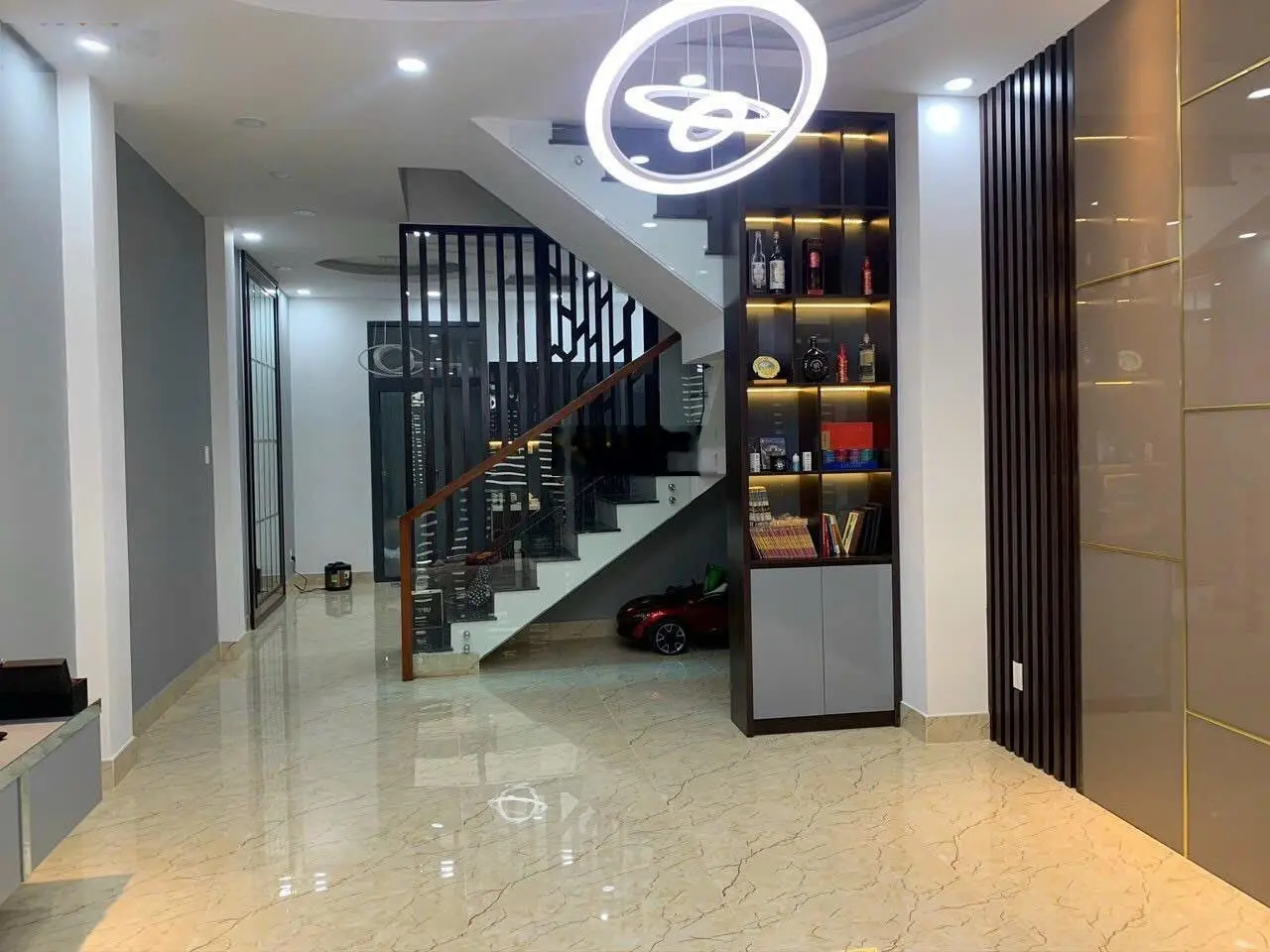 Nhà mới 4 tầng ngay đại học ngân hàng đường hoàng diệu 2 giao kha vạn cân