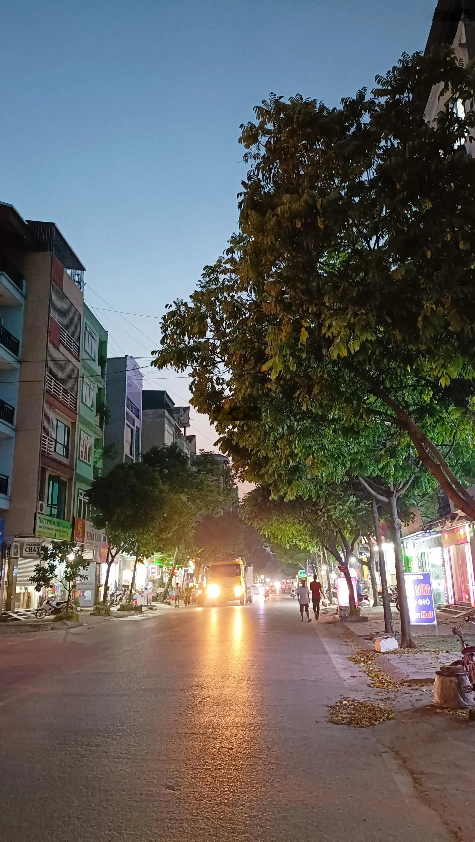 Siêu phẩm lô góc Văn La , Hà Đông Dt 38m2, 5 tầng, giá 4.2 tỷ. Kinh doanh, đường thông, thoáng.