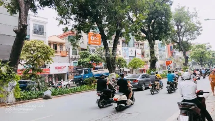 Cần bán nhà mặt phố Giảng Võ, Ba Đình lô góc 48m2, 5T, MT rộng 4,6 m, kinh doanh 30,5tỷ