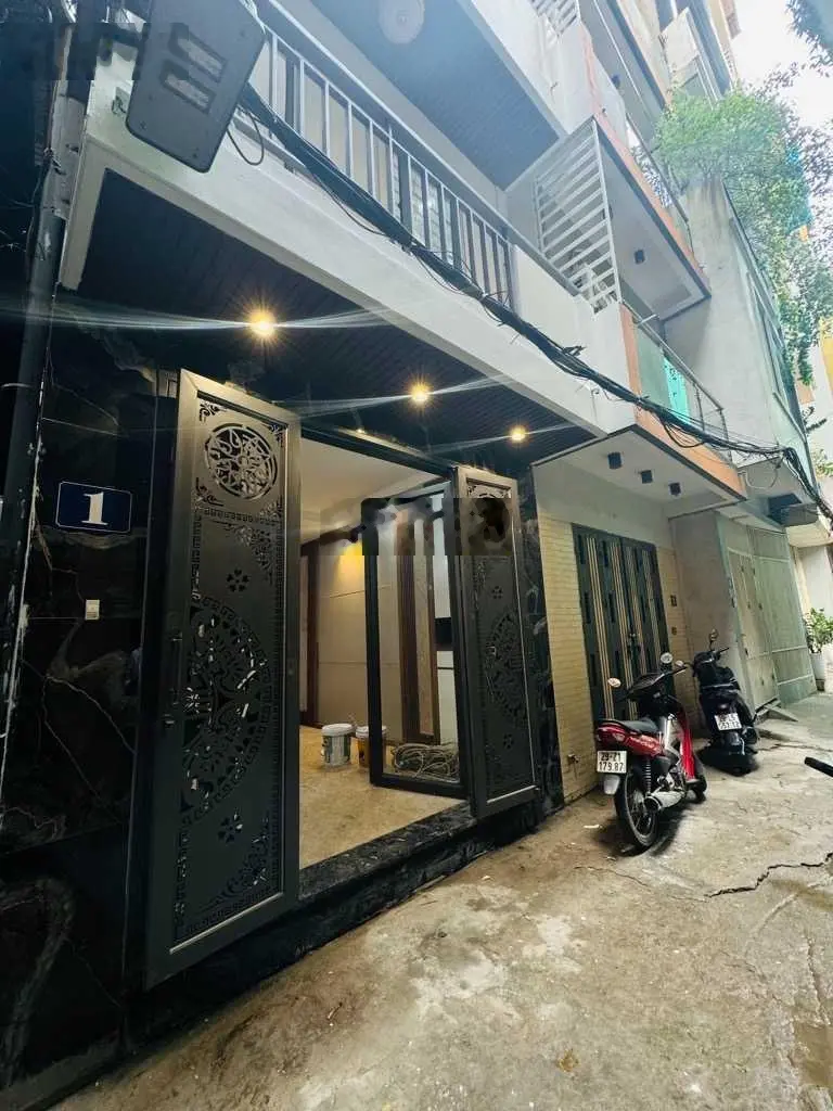 Bán nhà mặt đường nhựa ô tô, trục chính làng, có thể kinh doanh buôn bán tạp hóa, spa, móng mi
