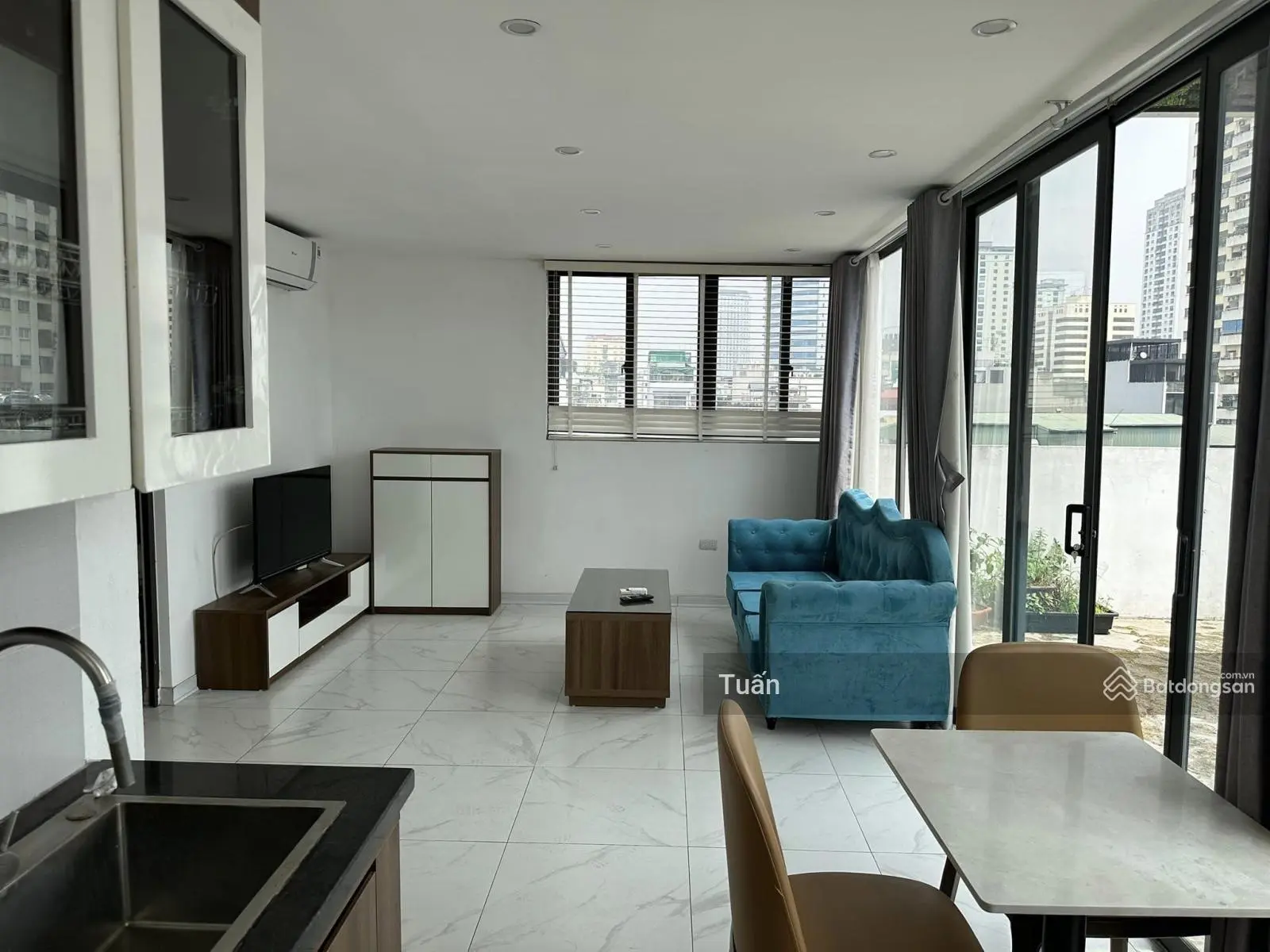 Chính chủ bán nhà Nguyên Hồng DT 84m2, MT 7m, 8 tầng thang máy, cho thuê 72 triệu/tháng
