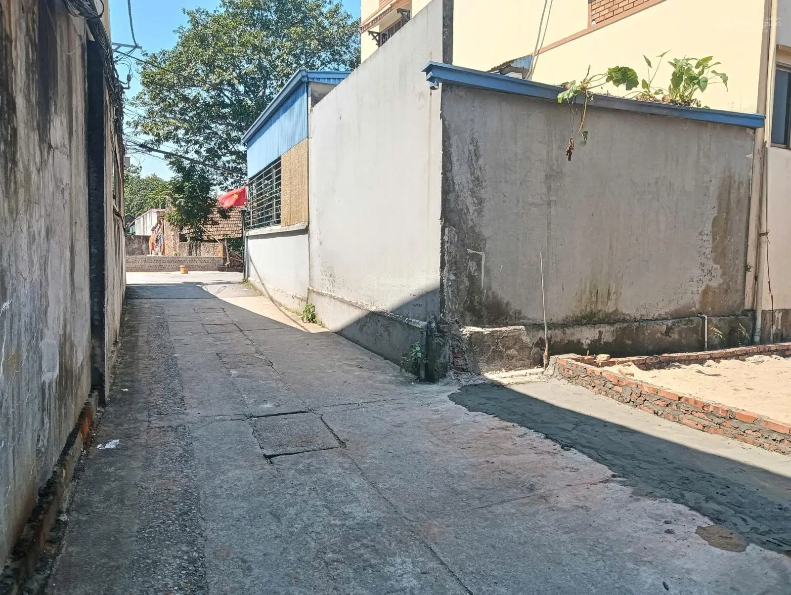 Bán nhanh 65m2 đất Du Nội - Mai Lâm. MT gần 4m, ô tô vào tận đất, cách 200m ra QL3. Giá đầu tư.