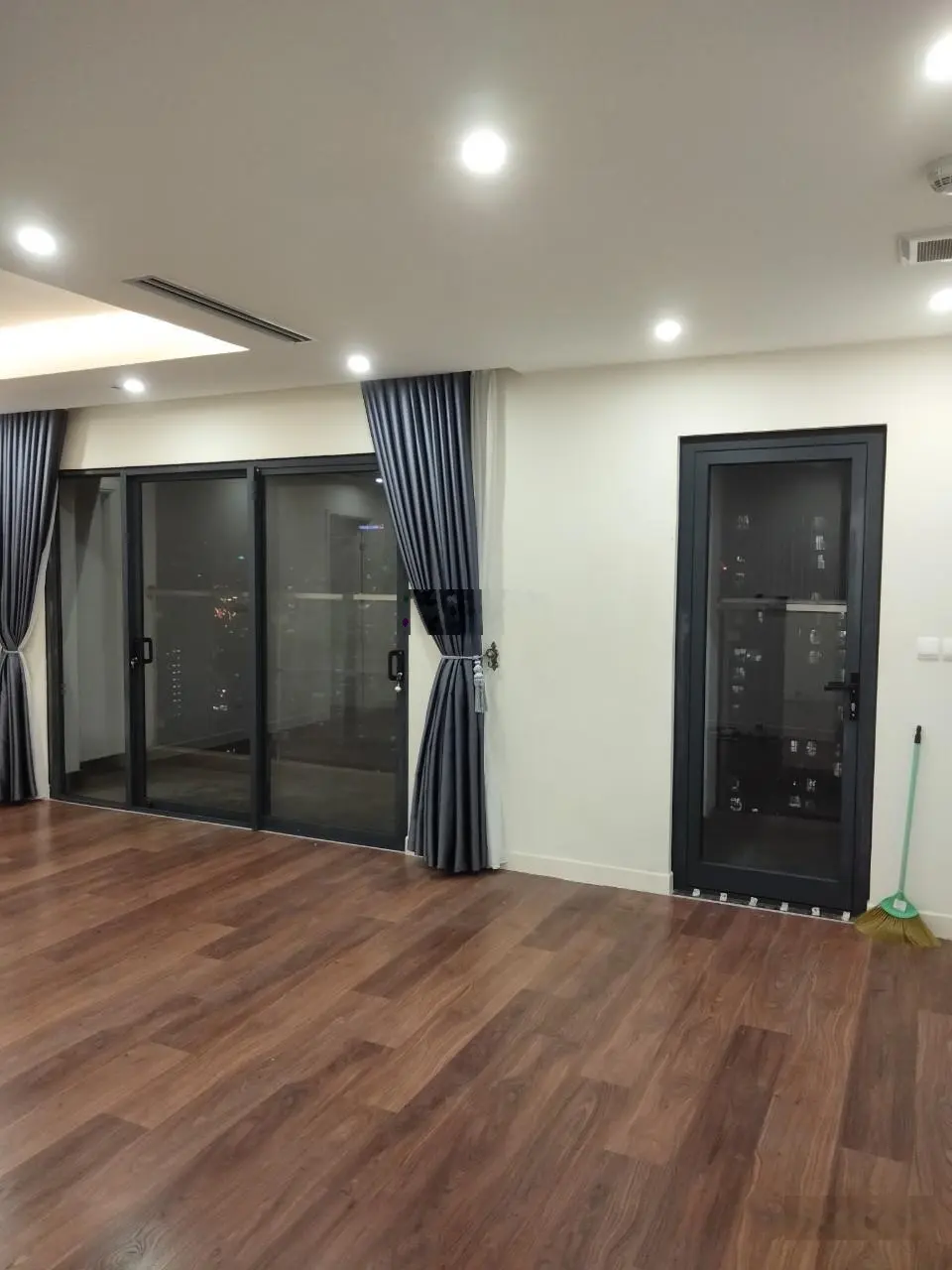 Chính chủ bán căn hộ Gold Tower, DT 141m2, nội thất cơ bản, giá 9 tỷ