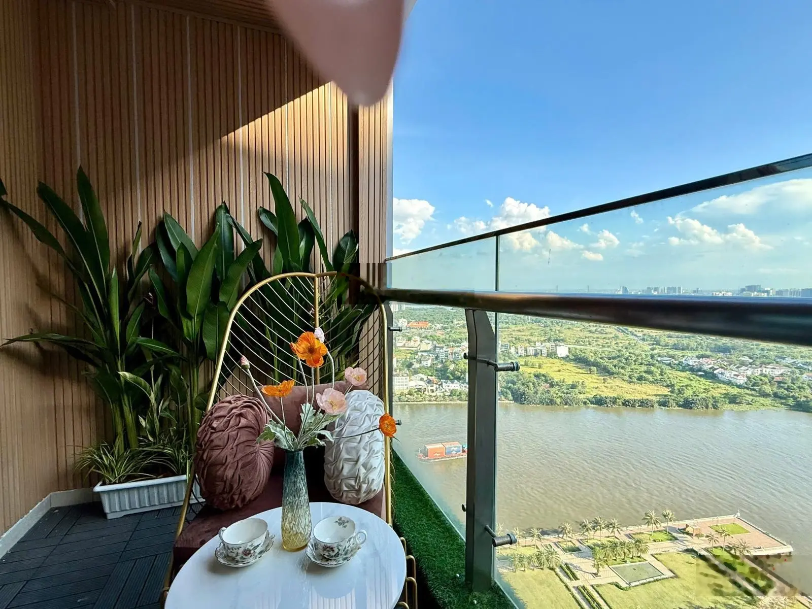 Bán gấp siêu phẩm 3PN Vinhomes Central Park, view sông, full nội thất luxury sang chảnh