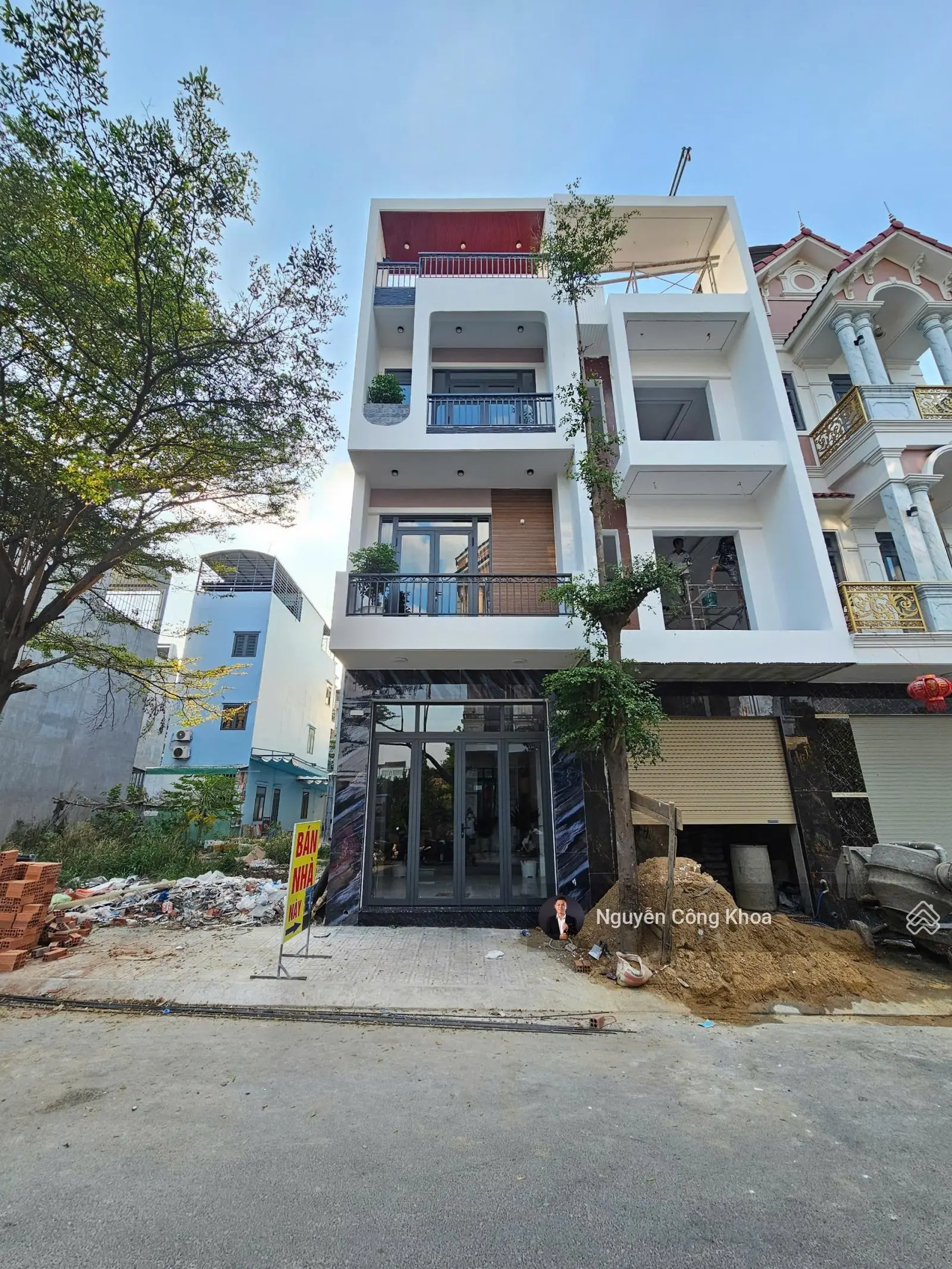 Bán nhà đúc 3 tấm mẫu hiện đại, sân ô tô, 4 phòng ngủ, đầy đủ nội thất, KDC P. Bình Chuẩn, Thuận An
