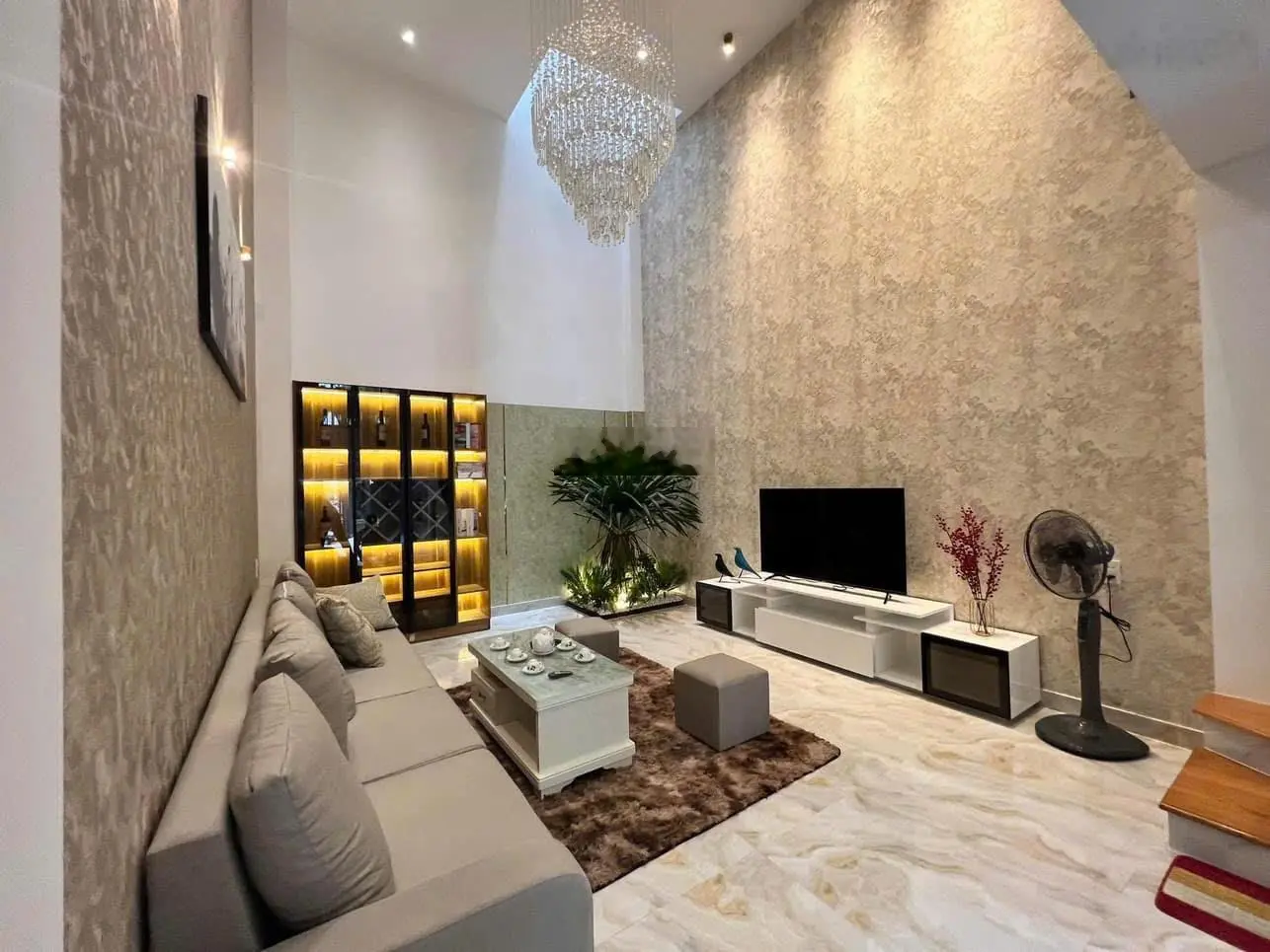 Bán gấp MT Kinh doanh Đ.Dân Chủ, 189m2, 1 trệt 3 lầu, ngang 7m, Chỉ 28,5 Tỷ (Thương Lượng)