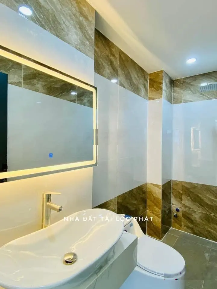 Chủ ngộp bán gấp nhà Nguyễn Trọng Tuyển P2 Tân Bình. Diện tích 60m2 LH 0903 632 ***
