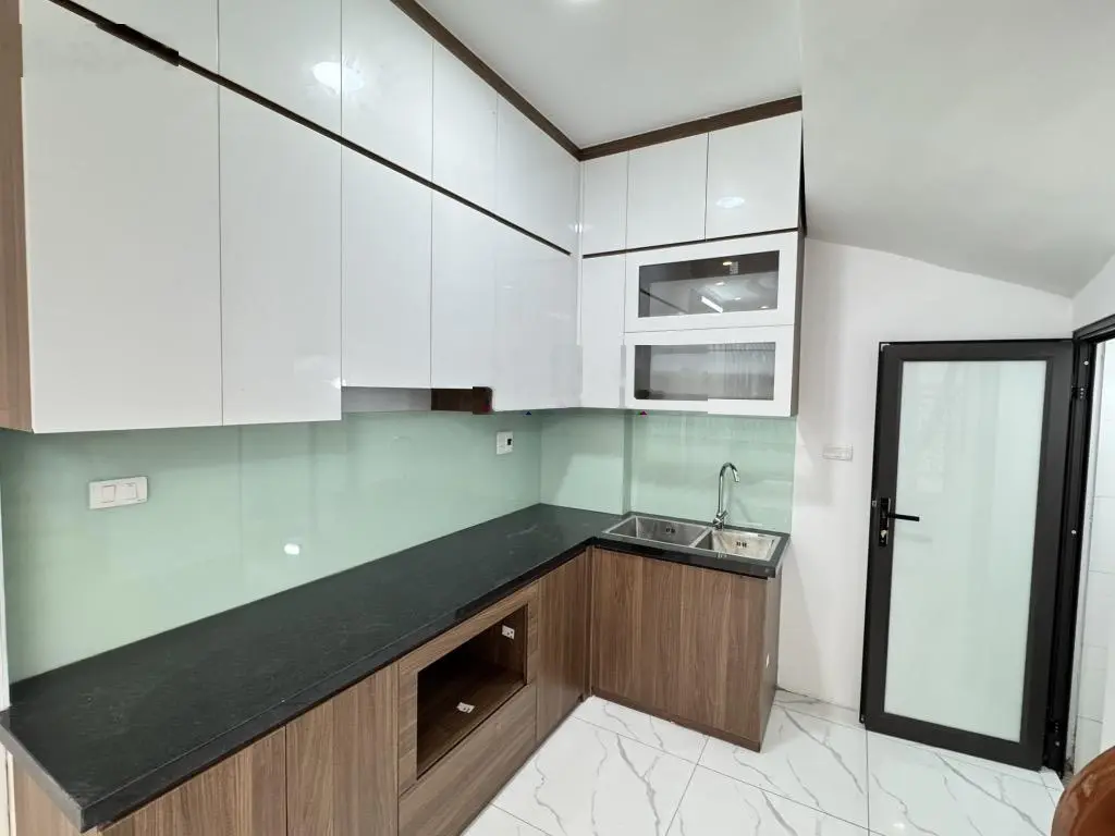 Nhà Ngũ Nhạc, lô góc, 33m2 5 tầng, gần ô tô, nhà mới, giá 5.6 tỷ