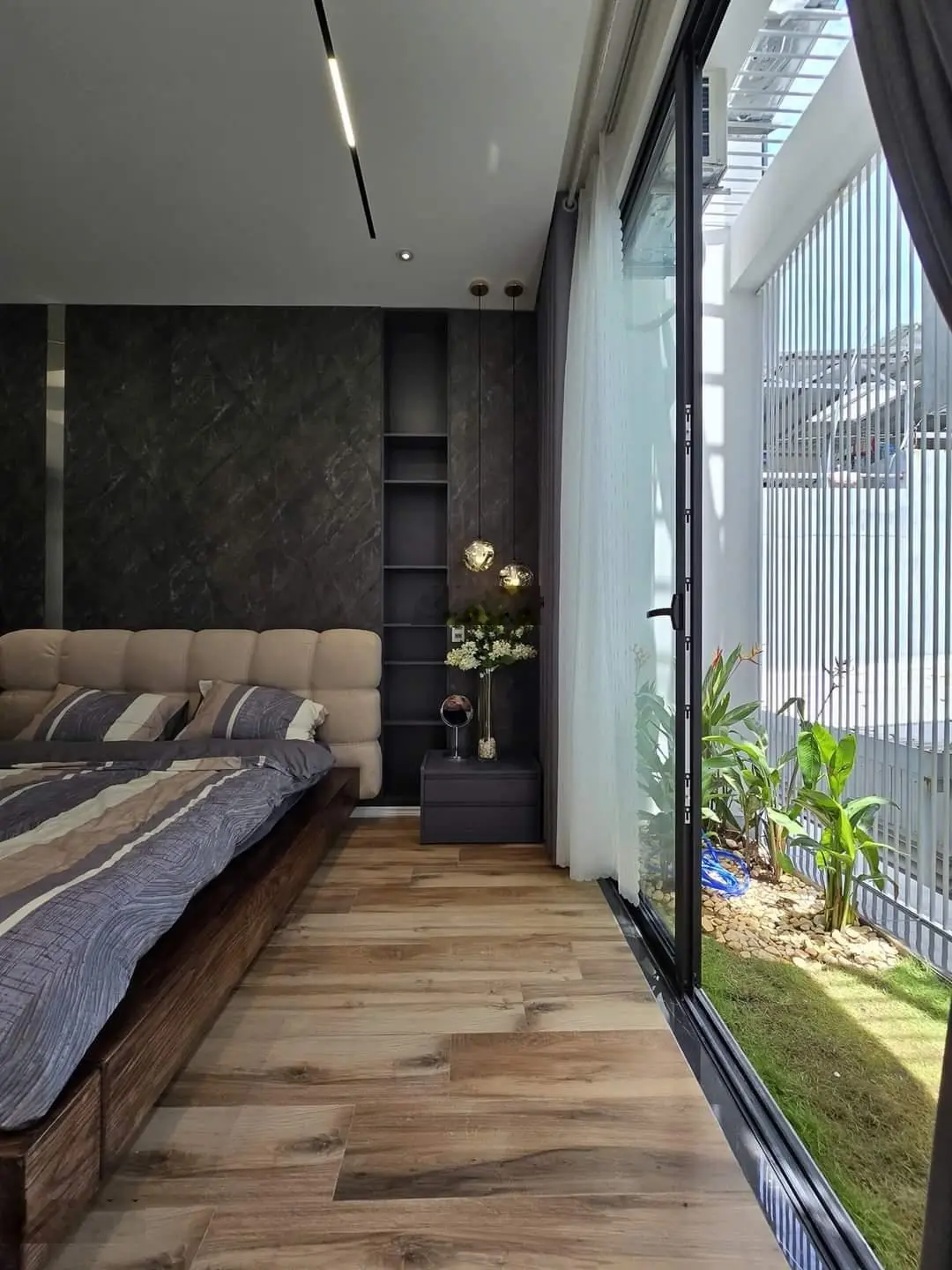 Siêu phẩm 3 tầng mặt tiền Hòa Minh, khu điện âm, gần Nguyễn Sinh Sắc, gần biển