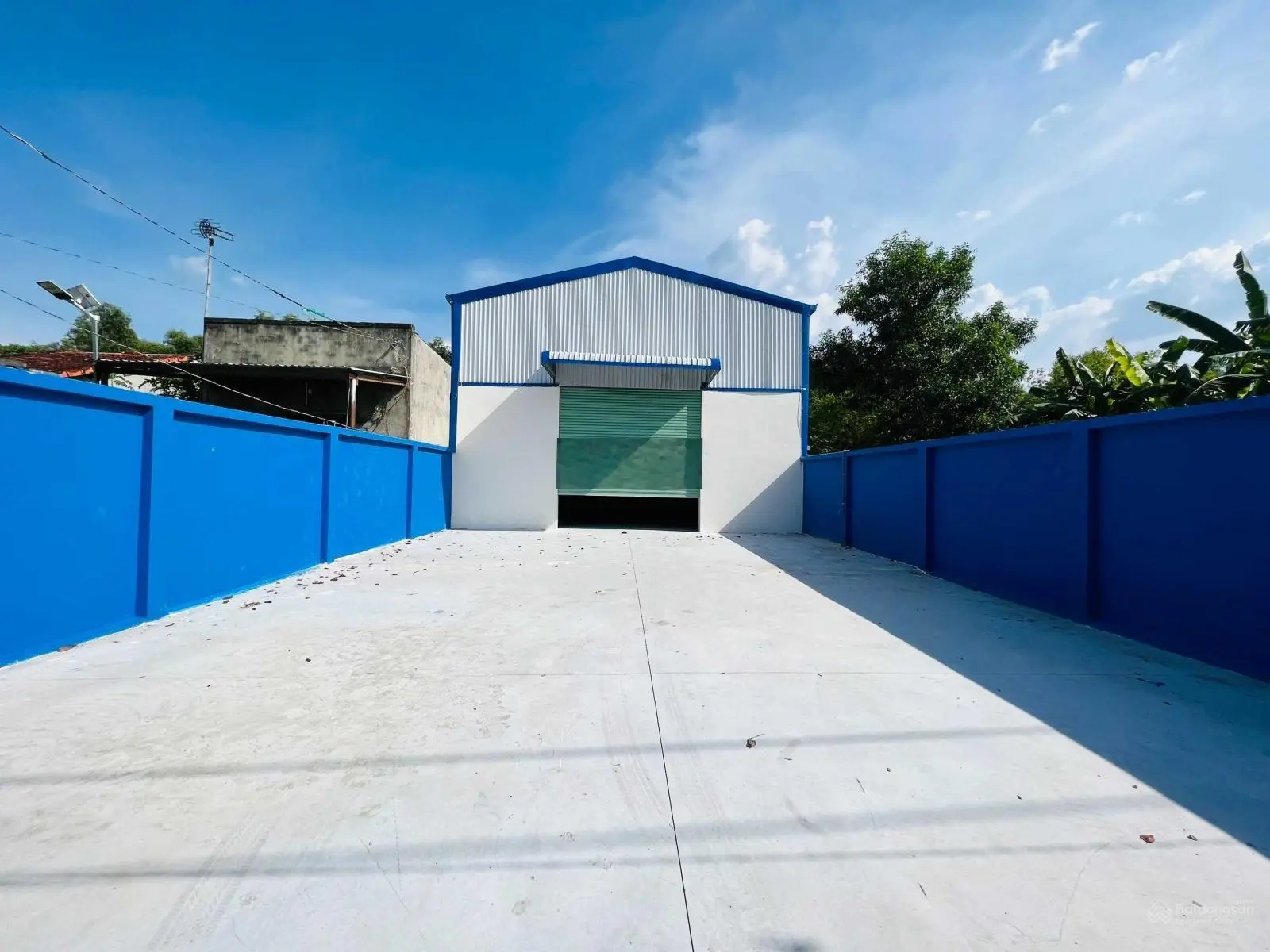 Tôi cần bán xưởng ngay mặt tiền Quốc Lộ 13 giảm từ 10 tỷ còn 8 tỷ, đang cho thuê 21tr/th