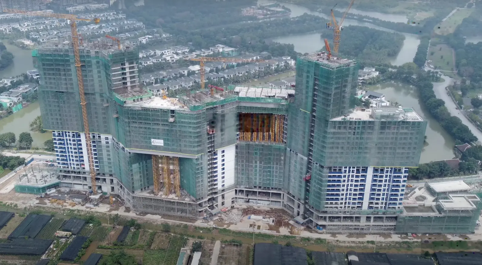 Sky Forest - 2PN view sông Hồng - 74.2m2 - 3,3xx tỷ ban công rộng có bồn hoa - PKD 0981 152 ***