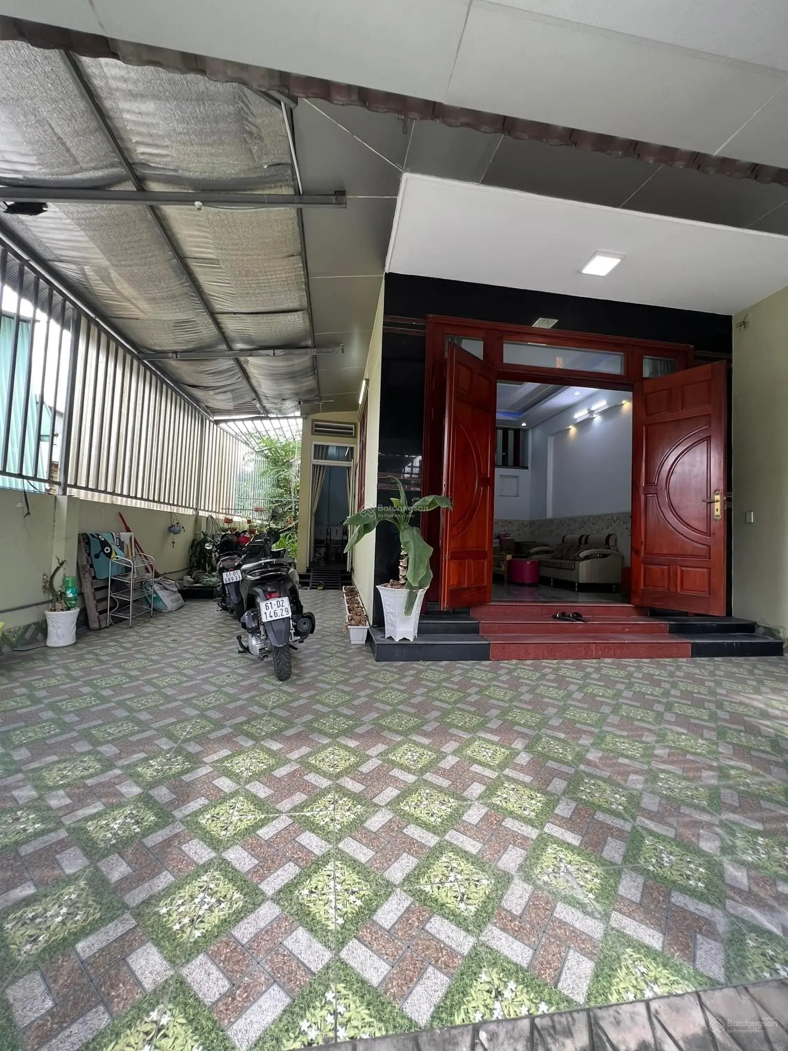 Bán nhà 1 trệt 2 lầu góc 2 mặt tiền xây kiên cố do cần tiền nên bán lại giá thương lượng mạnh