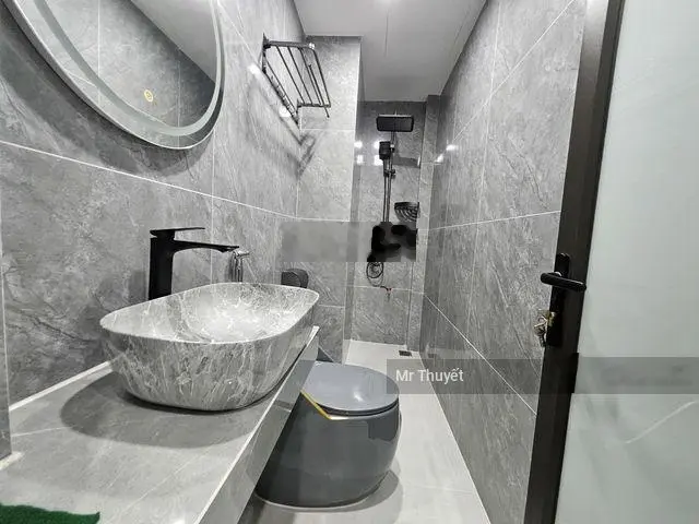 Cách phổ cổ 3km,nhà ngọc lâm-long biên-47m2-6 tầng,thang máy-ô tô đỗ cửa-full nội thất-nhỉnh 8 tỷ.
