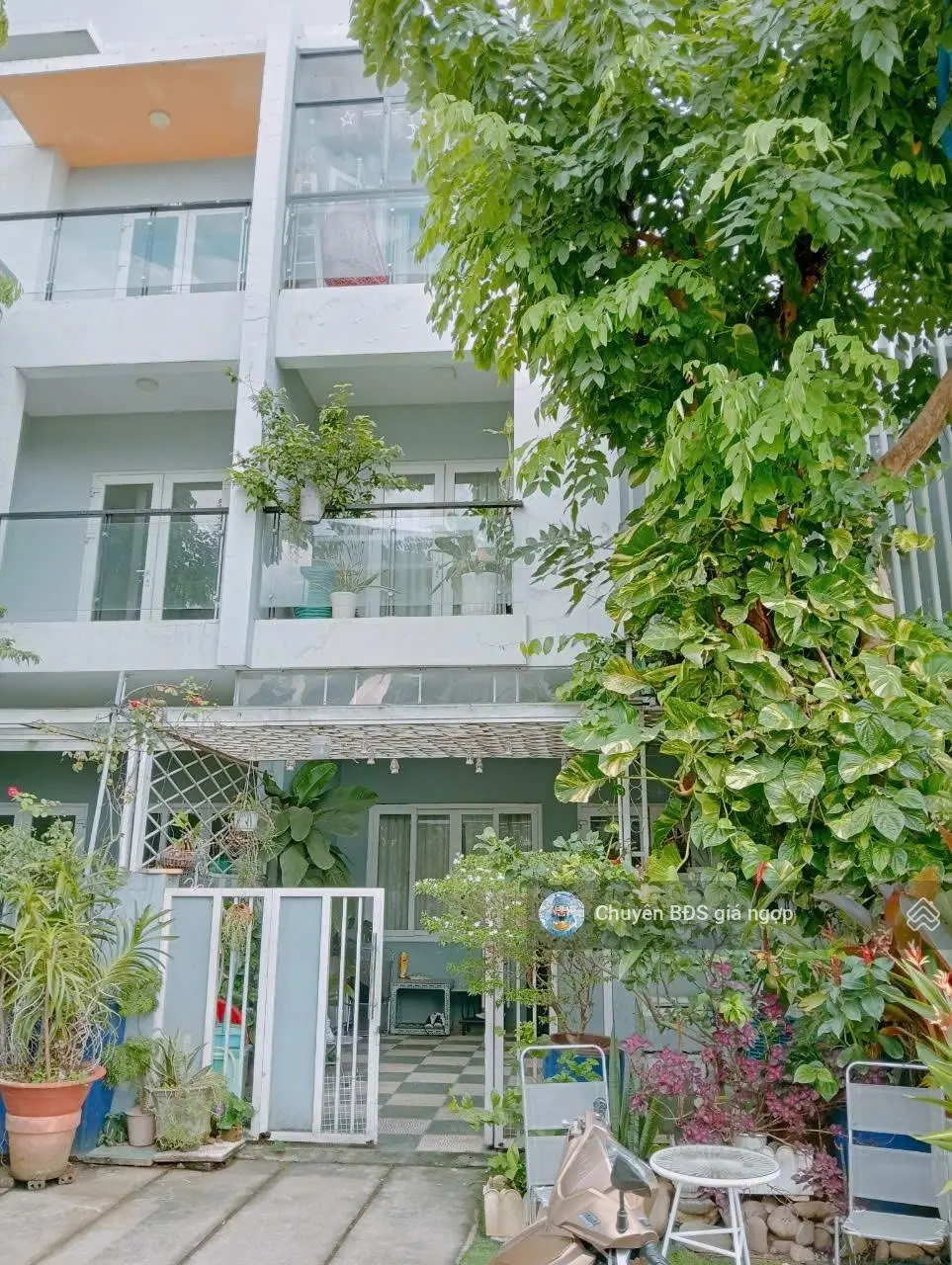 Cực hot! Nhà 1 trệt 2 lầu ngay vòng xoay Phú Hữu Có dòng thu nhập sẵn hàng tháng 12tr/ tháng - SHR