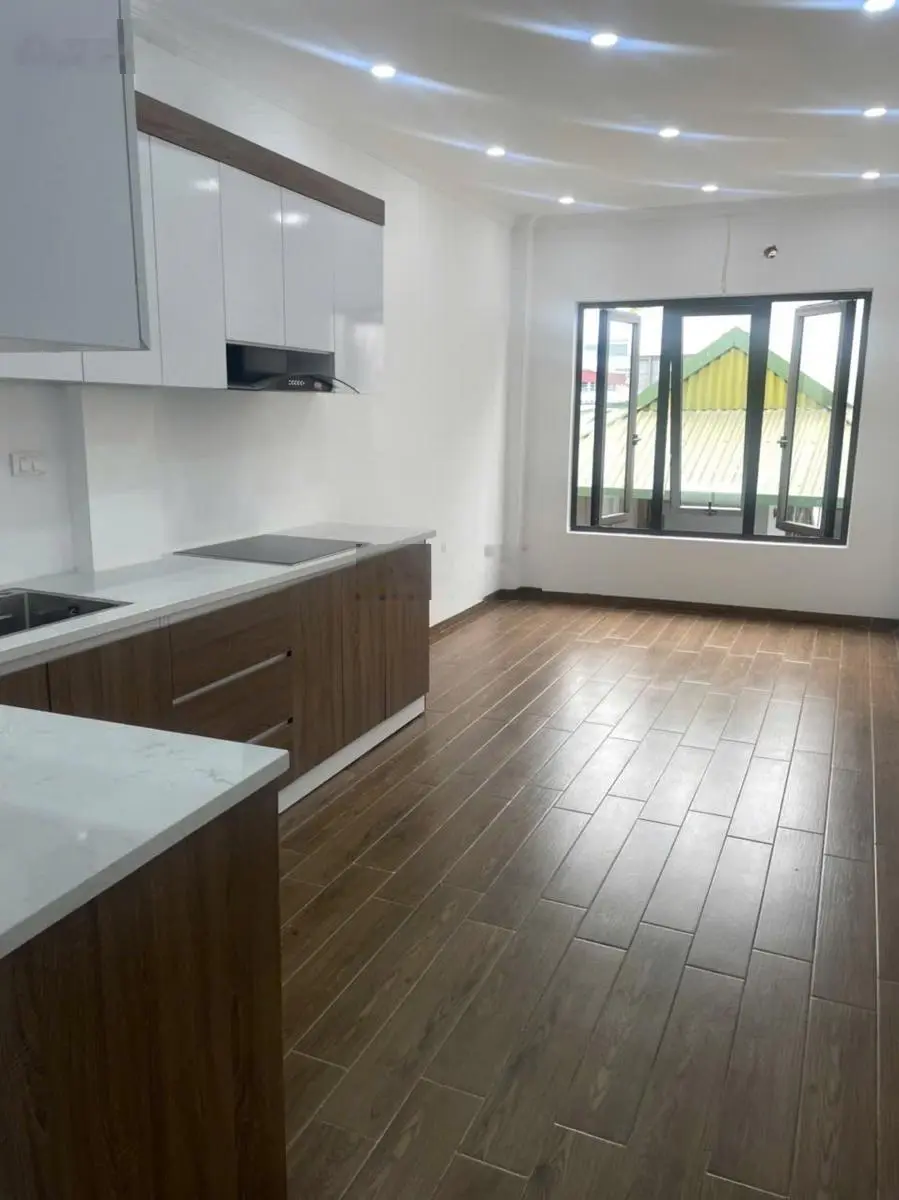 Bán nhà mới xây 35m thang máy xịn ô tô cách 5m