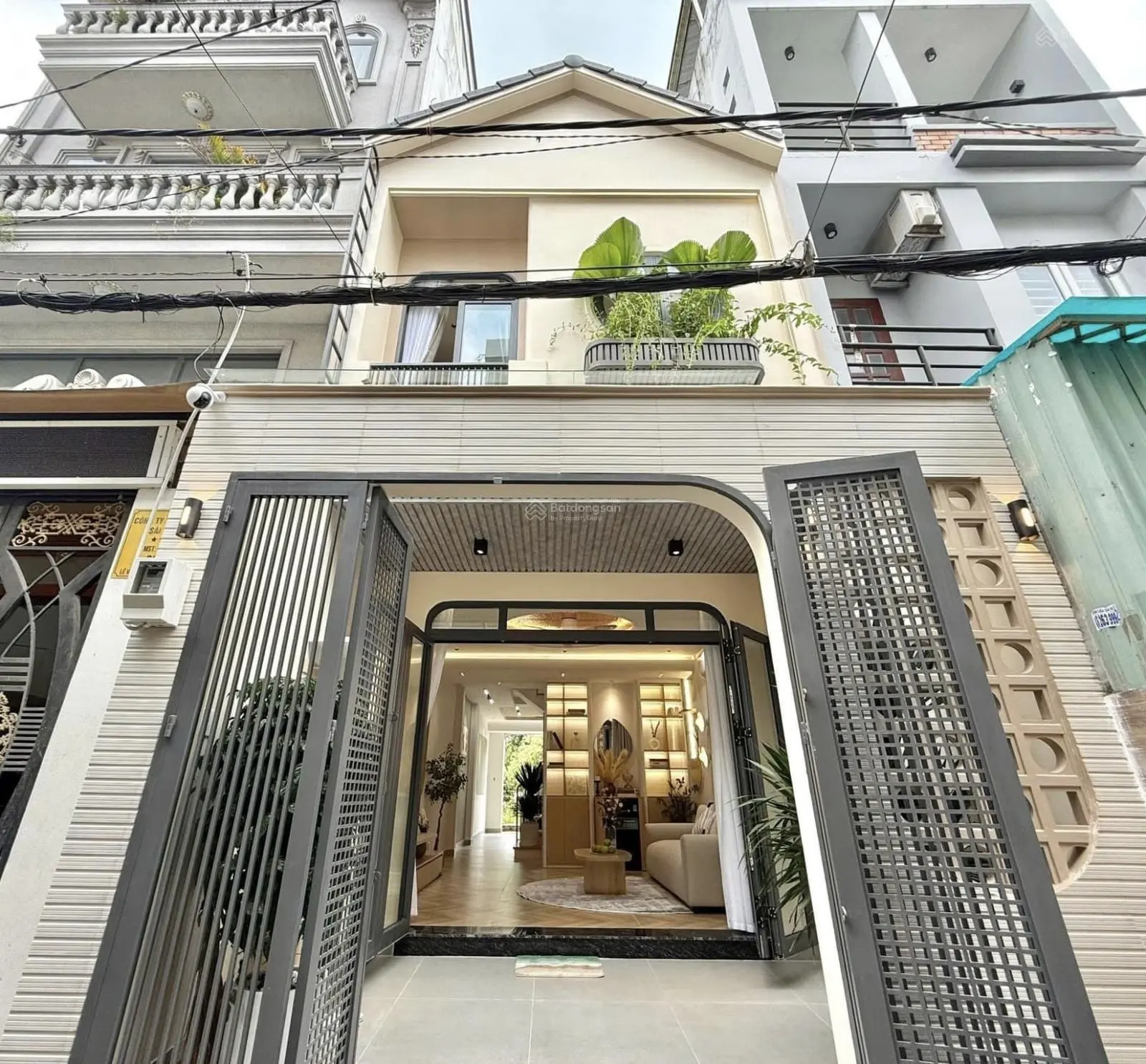 Nhà thiết kế hiện đại Bùi Đình Tuý P24 Q.Bình Thạnh DT 52m2 giá 2tỷ750tr, đang cho thuê 12tr/tháng
