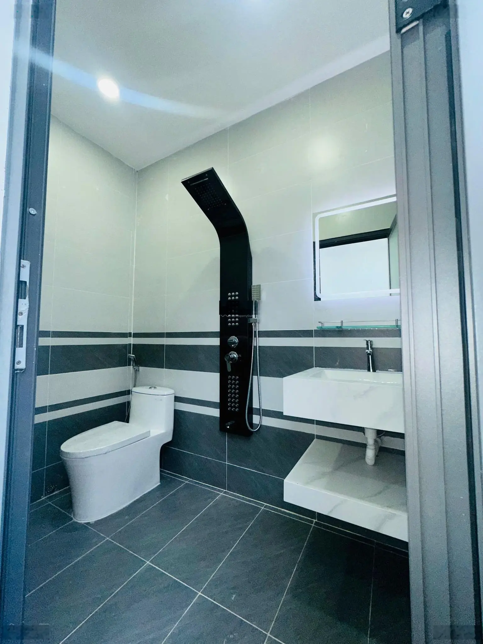 Nhà mới xây khu vực Đông Thạnh, full nội thất, DT ngang 5m, 3 phòng ngủ, đường xe 2 tấn thông (CT)