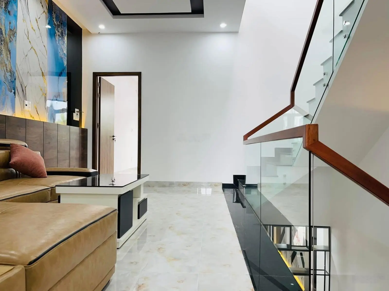 Chính chủ bán gấp nhà đẹp MT đường Bùi Thiện Ngộ, sau lưng trường mầm non Chú Ếch Con. 0935854456