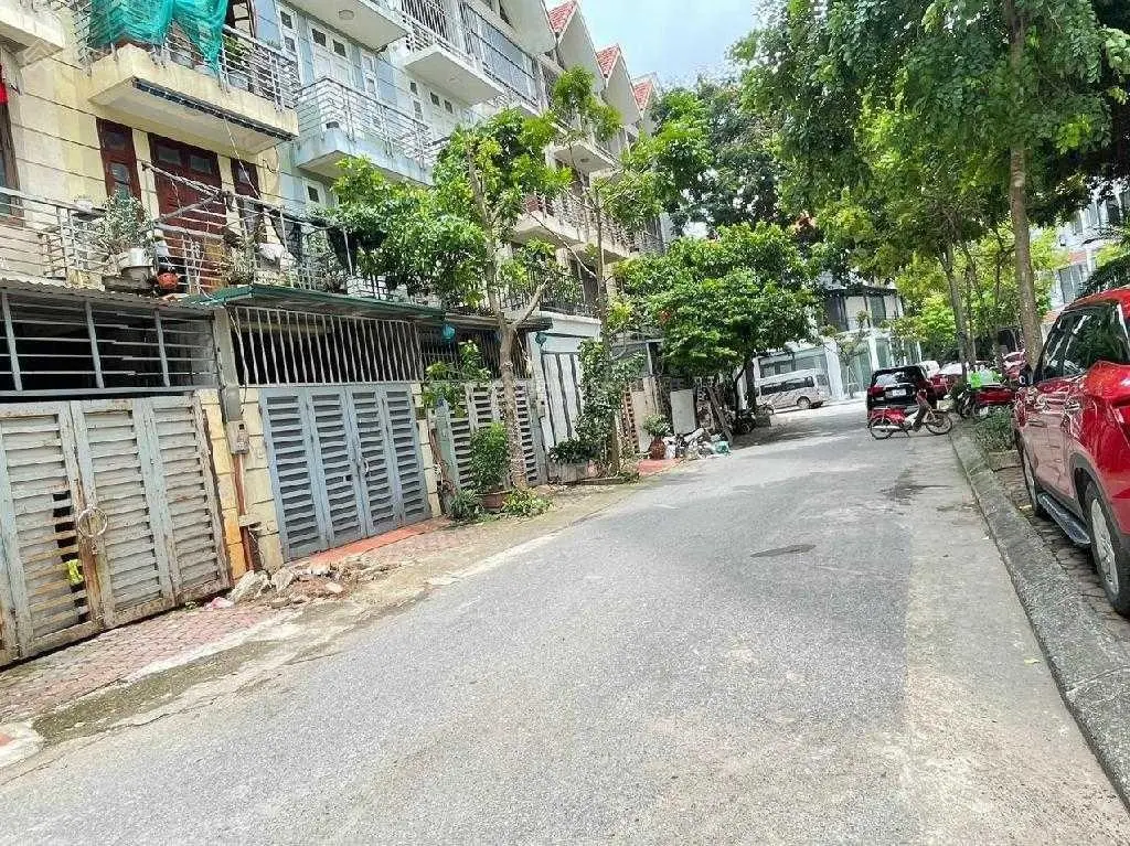 Bán liền kề 60m2 khu đô thị Nam La Khê, tặng toàn bộ nội thất bao gồm cả tivi, tủ lạnh, máy giặt.