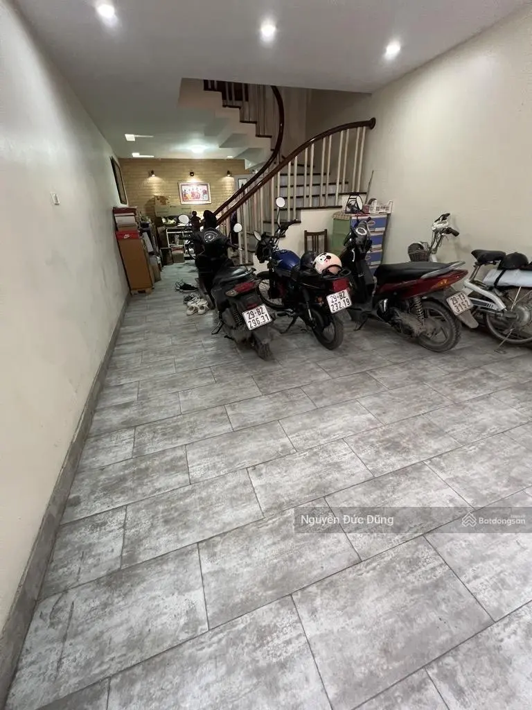Bán nhà dân xây Phố Bồ Đề, Long Biên Mặt Ngõ Ô tô vào nhà ngay sát Hồ