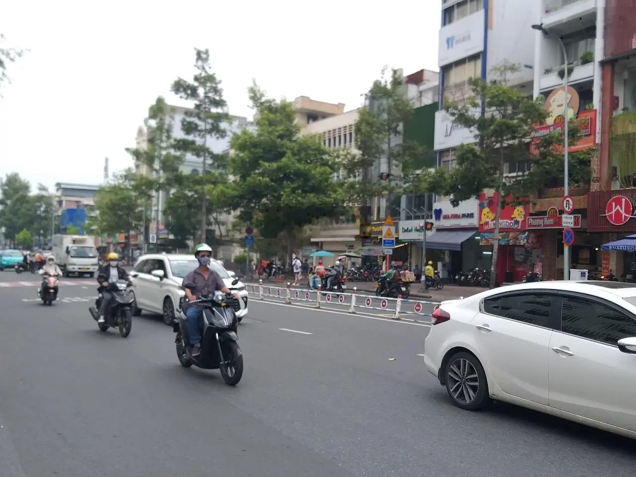Nhà mặt phố tuyến đường Nguyễn Thái Học. Nhà vuông vức, 4 tầng. Giá chỉ 39 tỷ